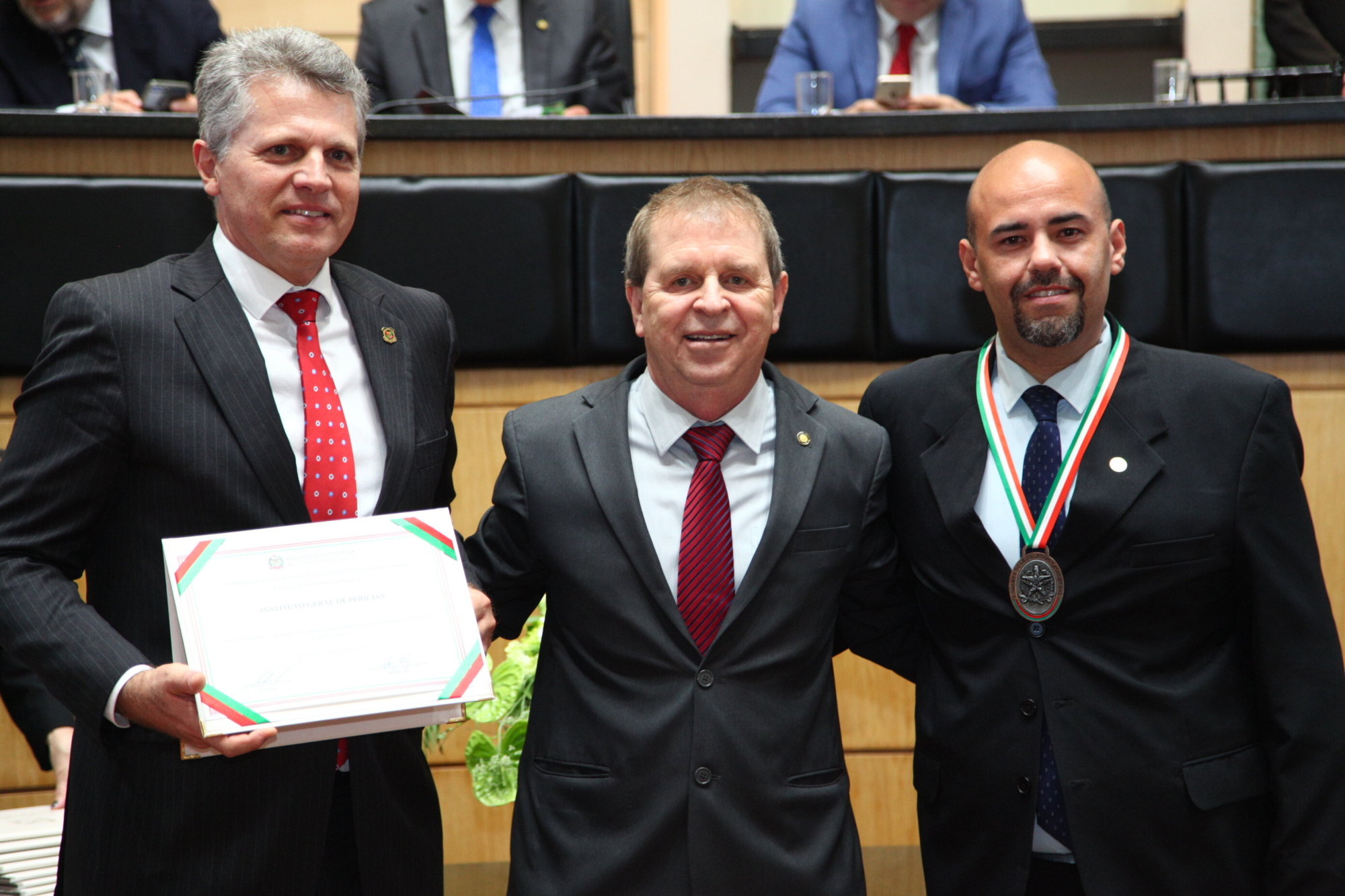 Giovani Eduardo Adriano, diretor geral do IGP, deputado Mauricio Eskudlark e Luiz Soares dos Santos, auxiliar médico legal