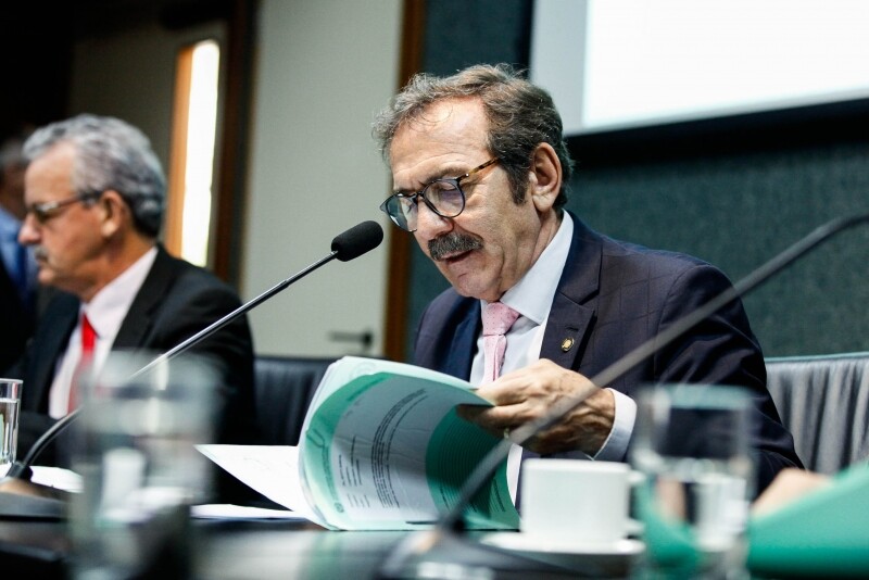 Deputado Venzon repercute a situação de médicos cubanos