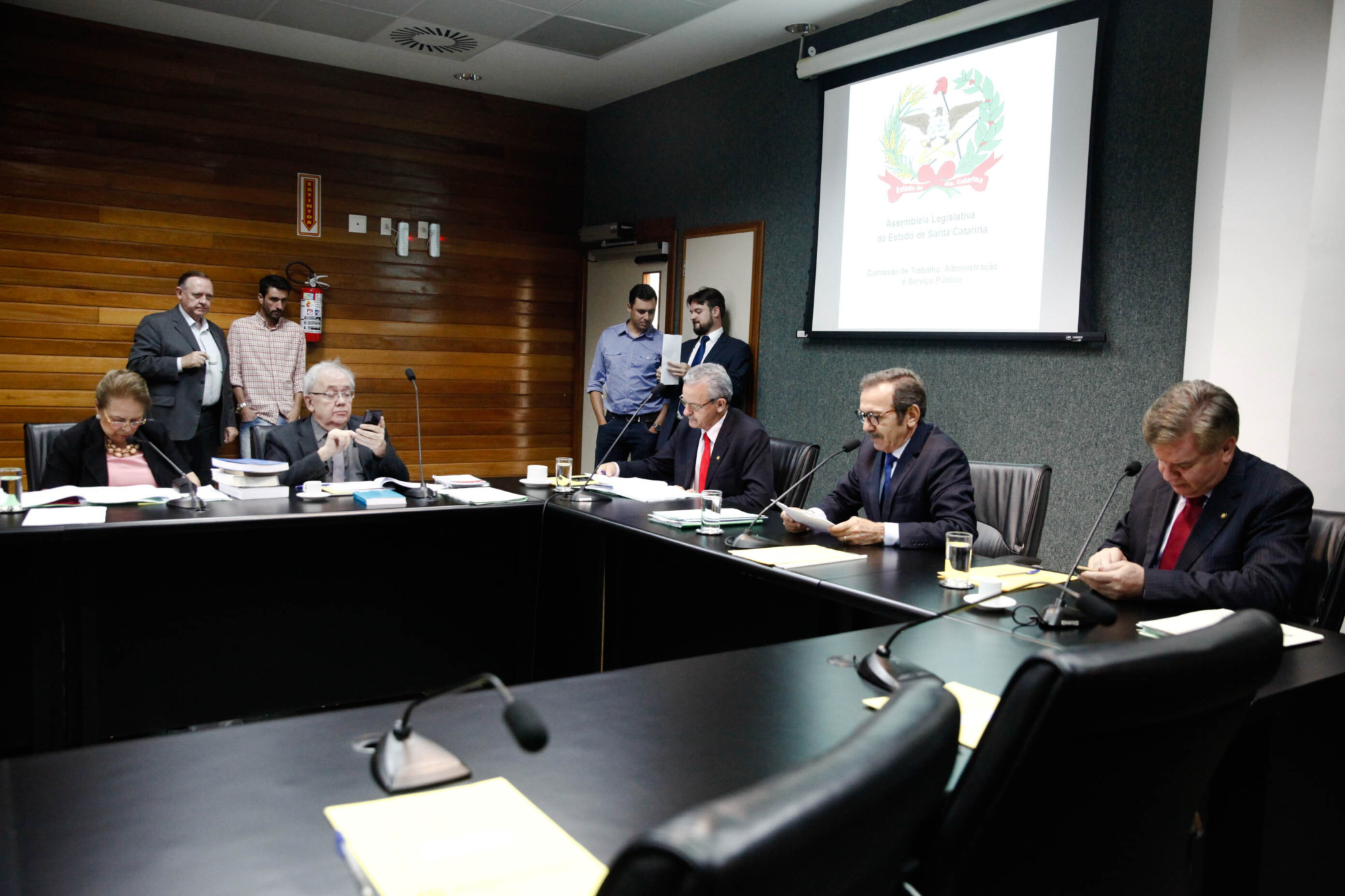 Aprovada exigência de três anos de atividades jurídicas para defensor público