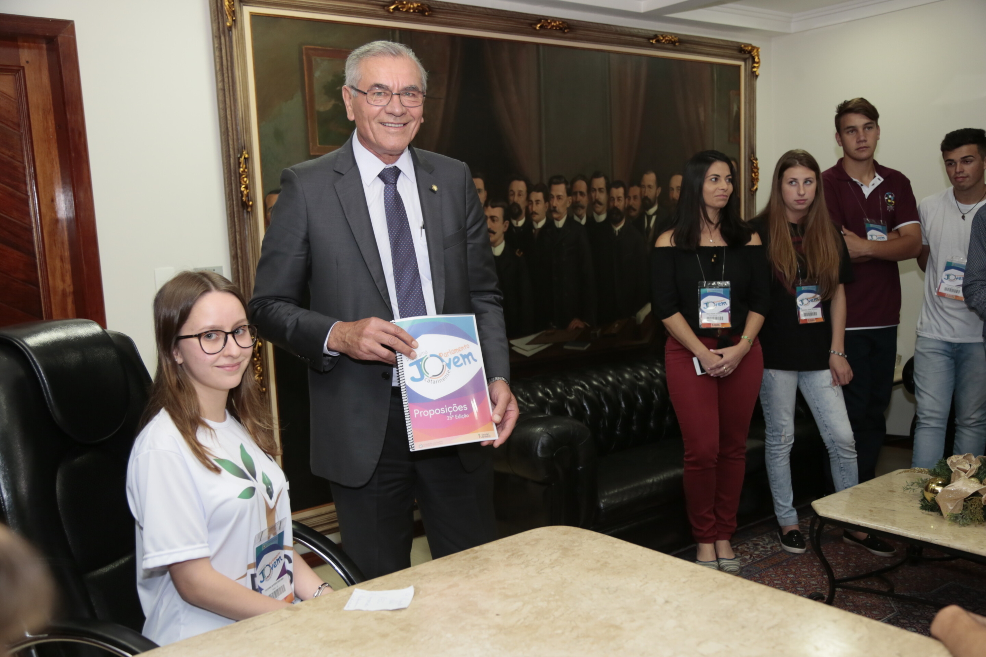 Parlamento Jovem é recebido para bate-papo na presidência da Alesc