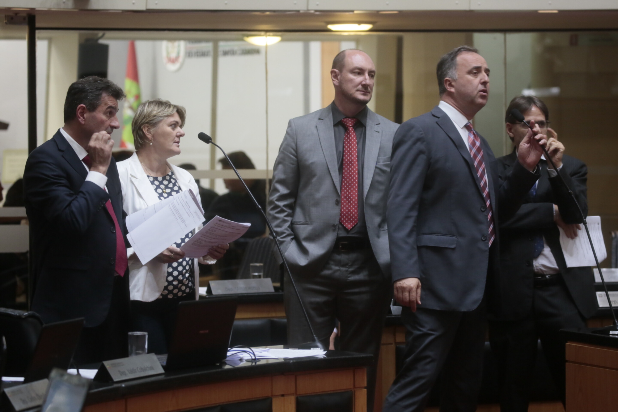 Plenário derruba seis vetos a projetos de origem parlamentar