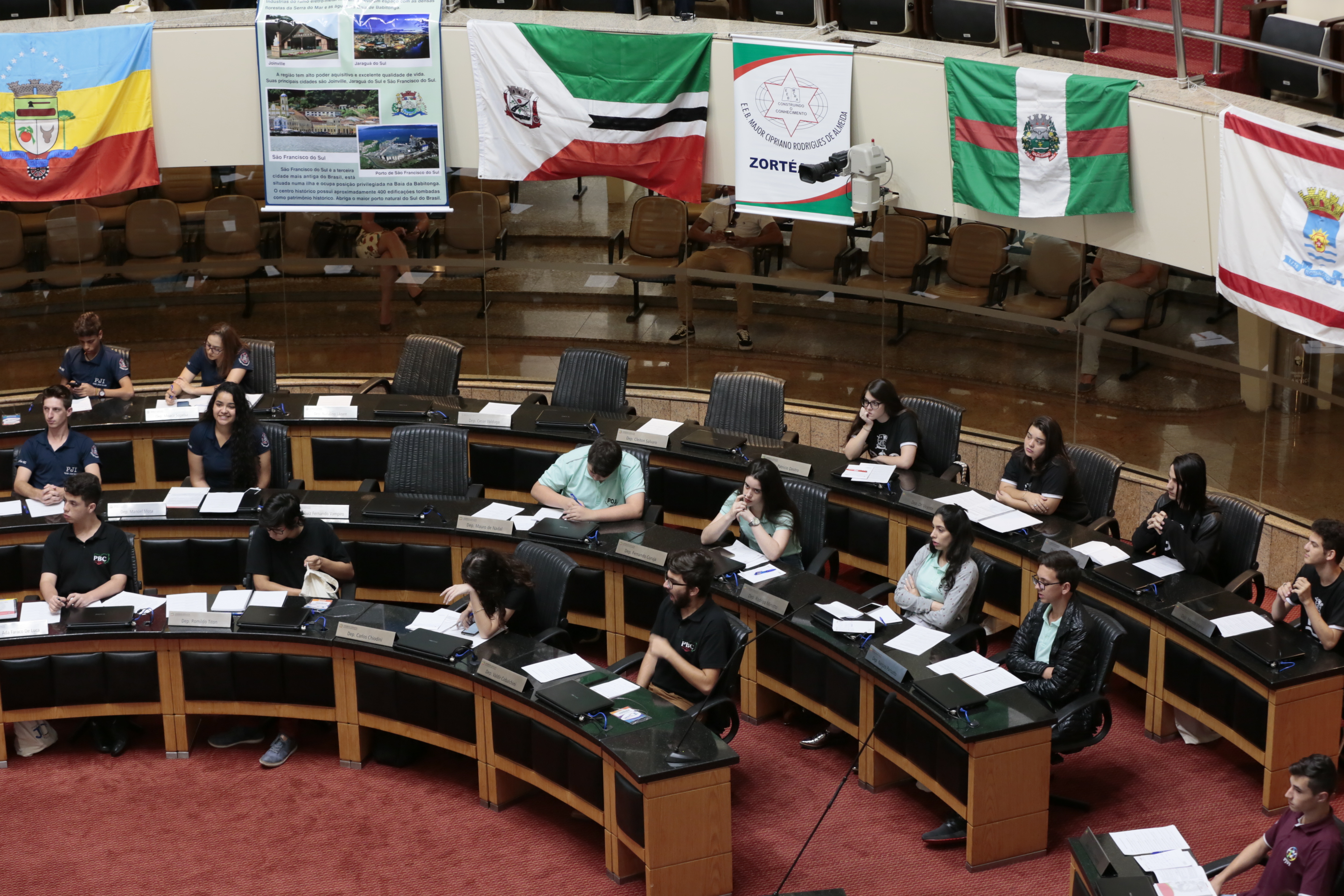 Sessão Ordinária do Parlamento Jovem.