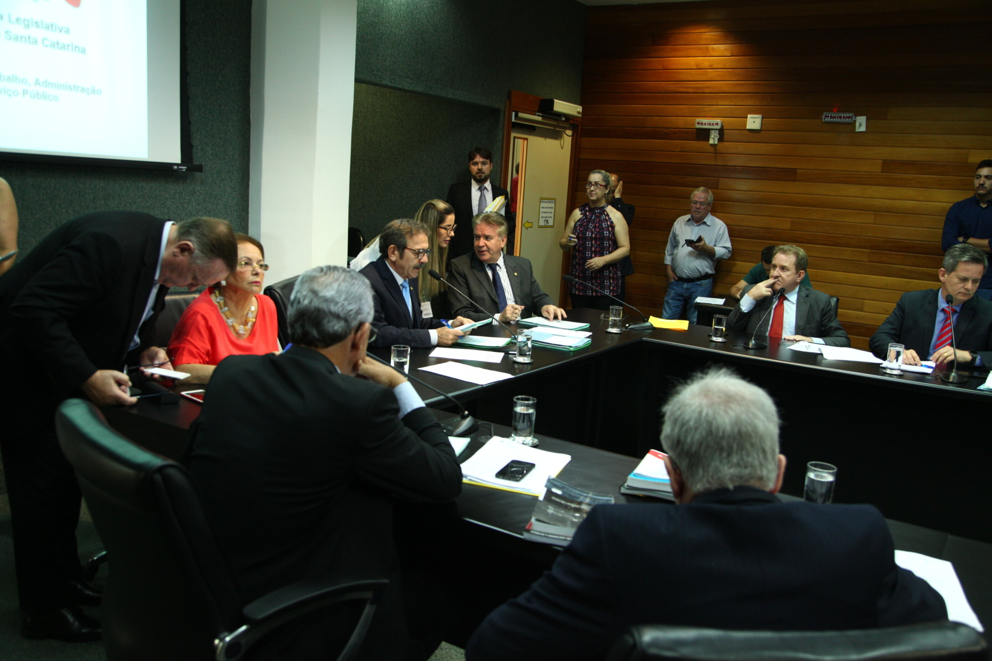 Comissão de Trabalho e Serviço Público aprova projetos do MP e TJ