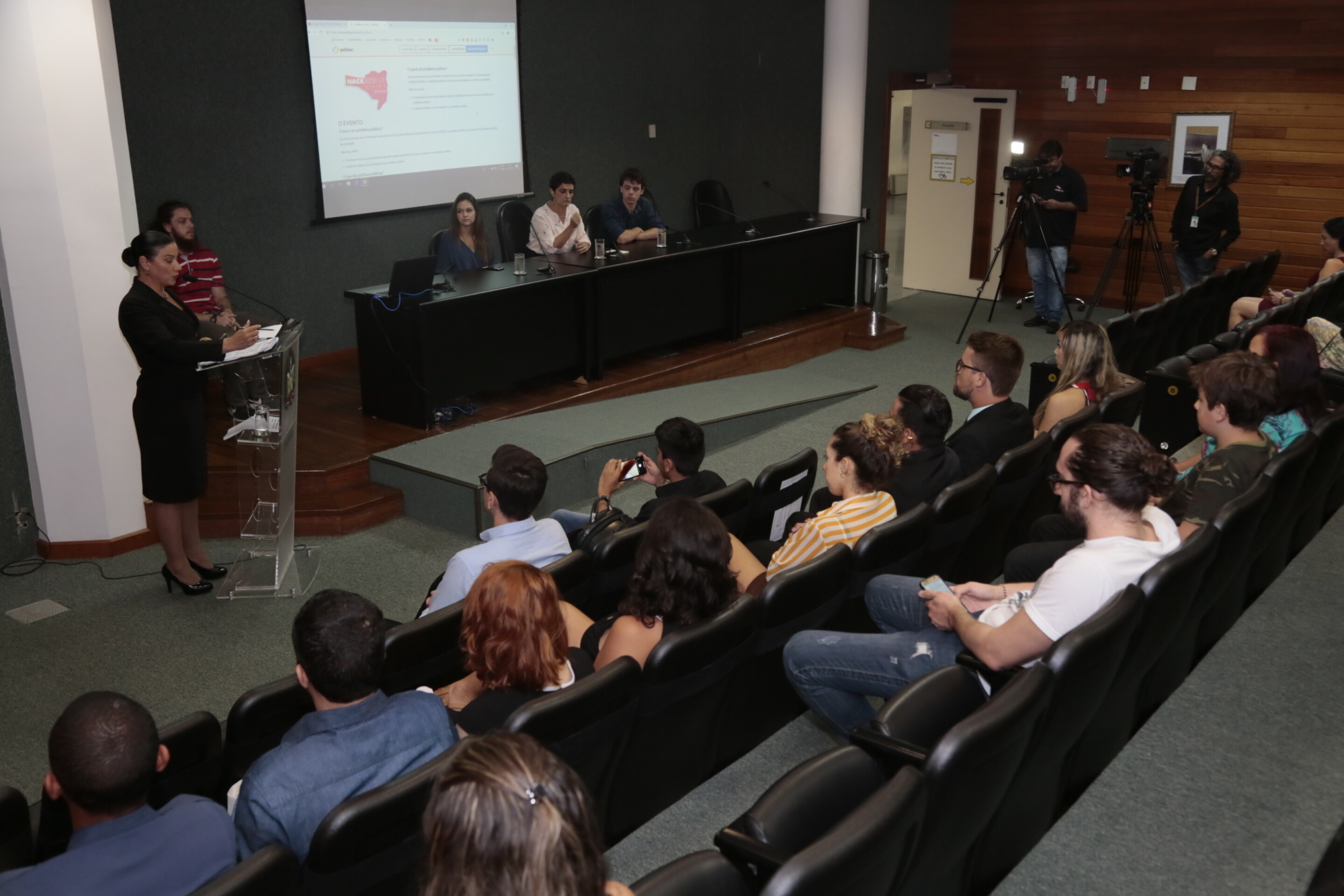 Legislativo homenageia participantes de 1º Hackathon Cívico