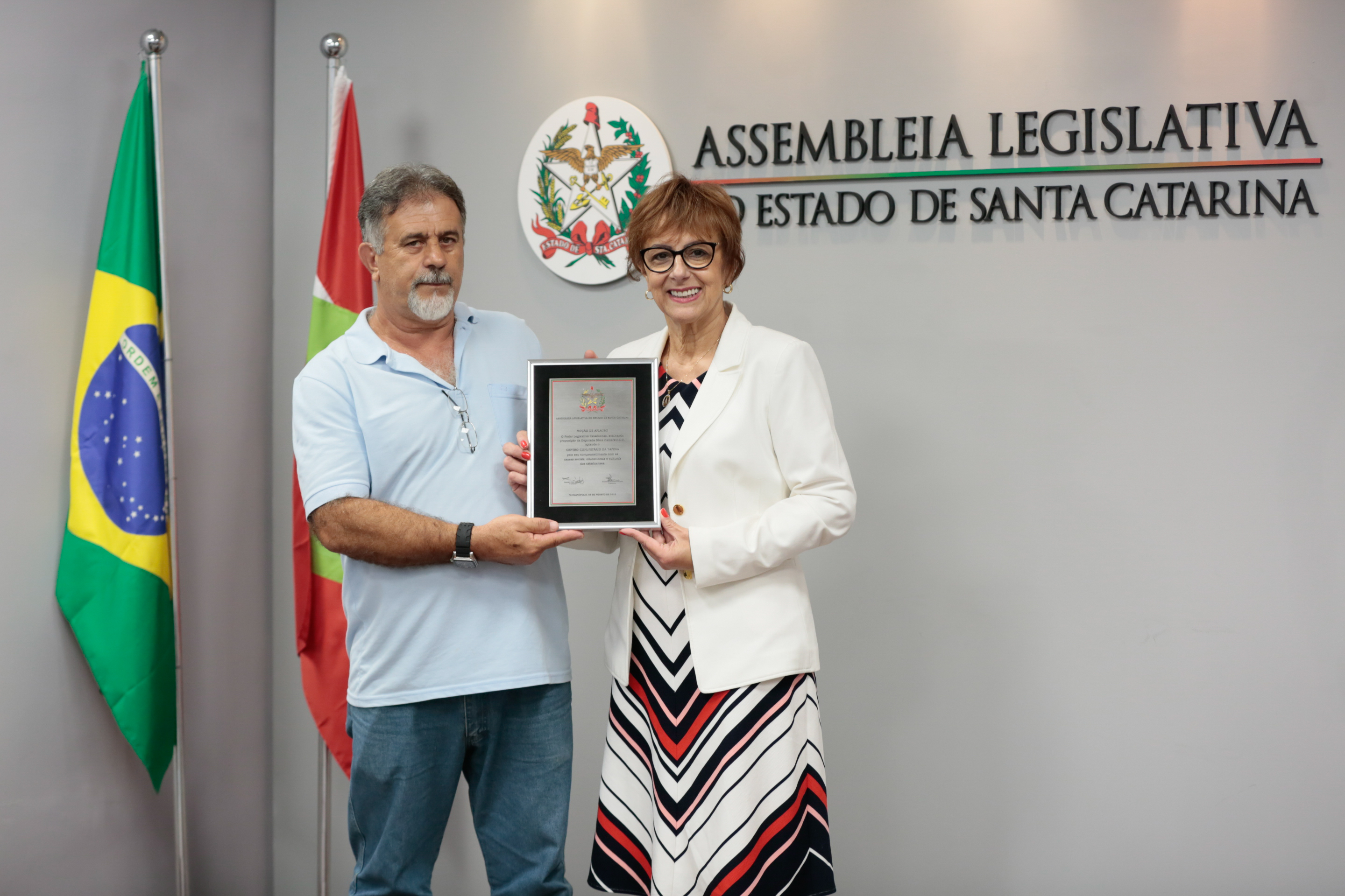 Centro Comunitário da Tapera Recebe Moção da Aplauso da Alesc.