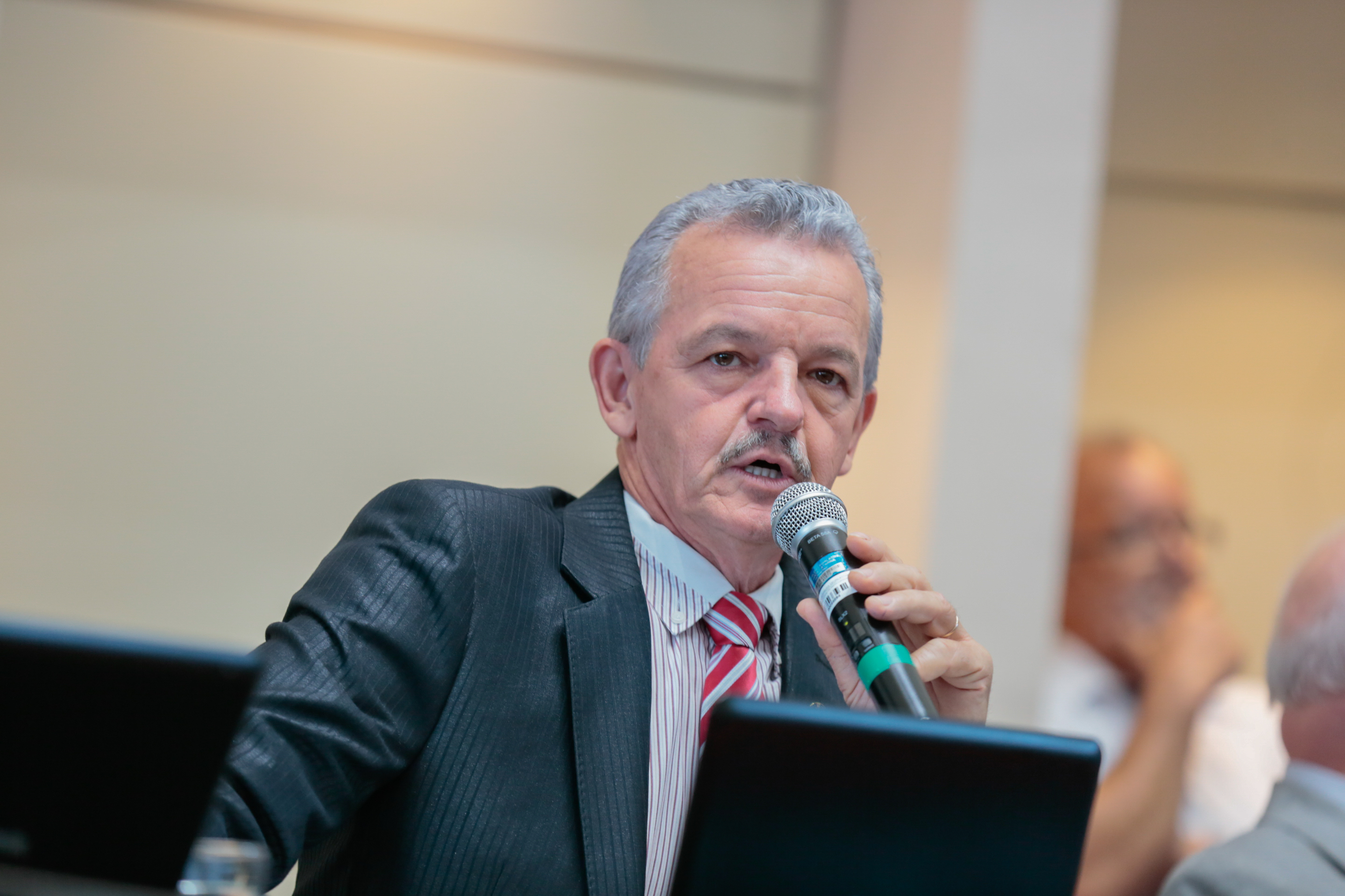 Sessão Ordinária Seguida da Comissão de Reforma do Regimento Interno.