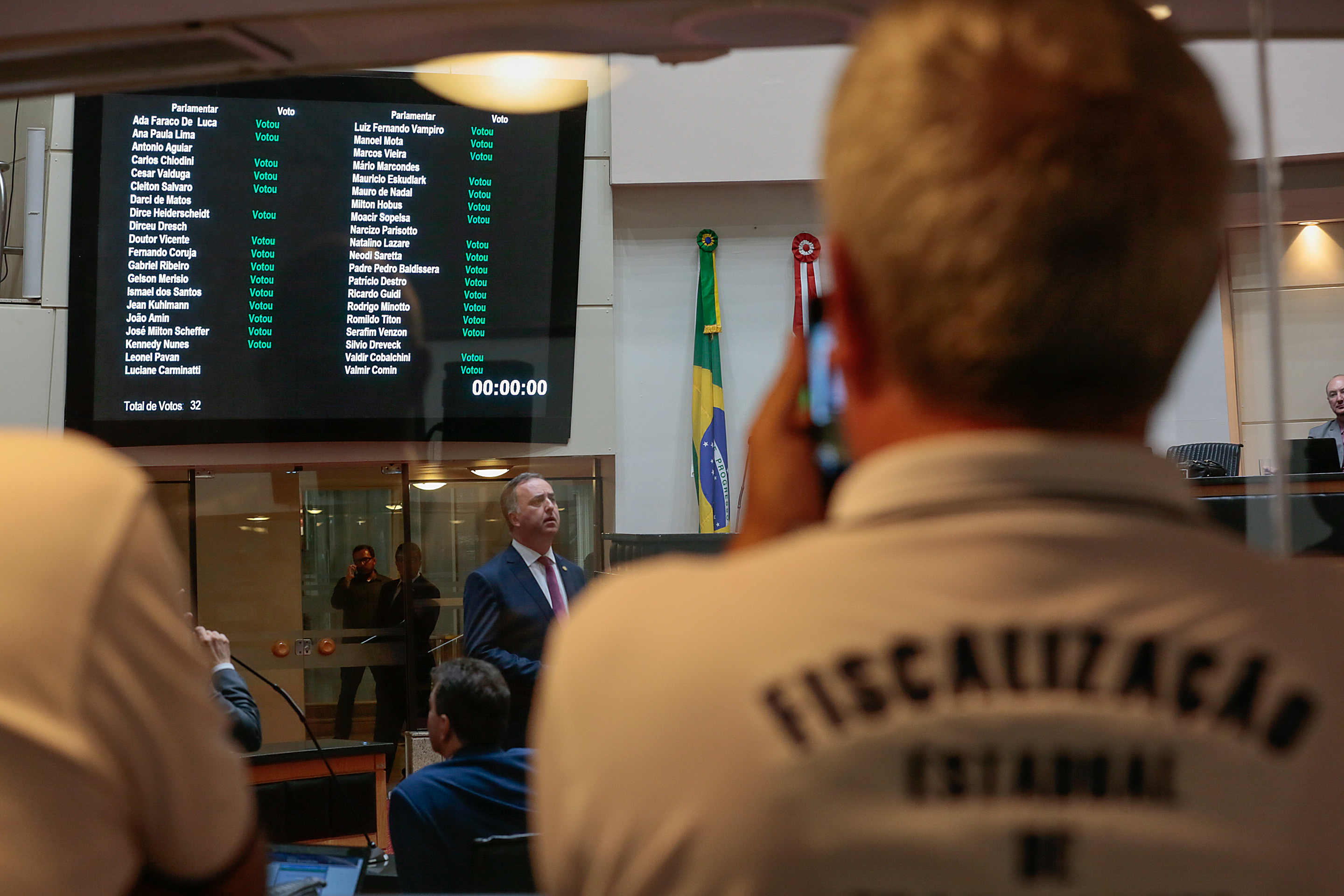 Sessão Ordinária Seguida da Comissão de Reforma do Regimento Interno.