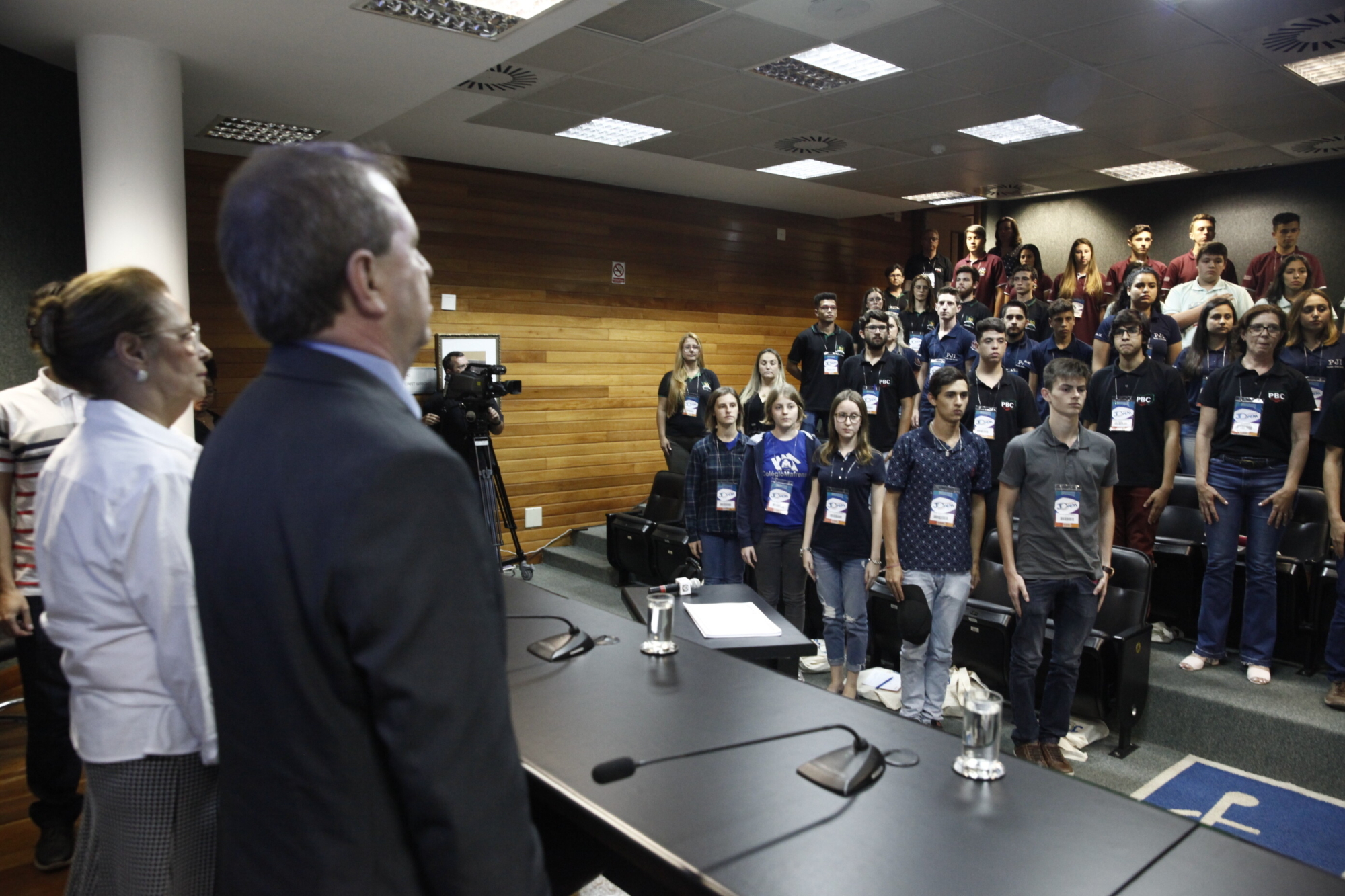 Em abertura oficial, estudantes são diplomados no Parlamento Jovem