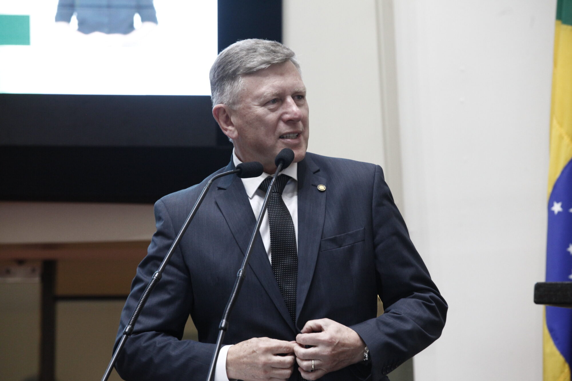 Redução da carga tributária segue entre as metas de Milton Hobus