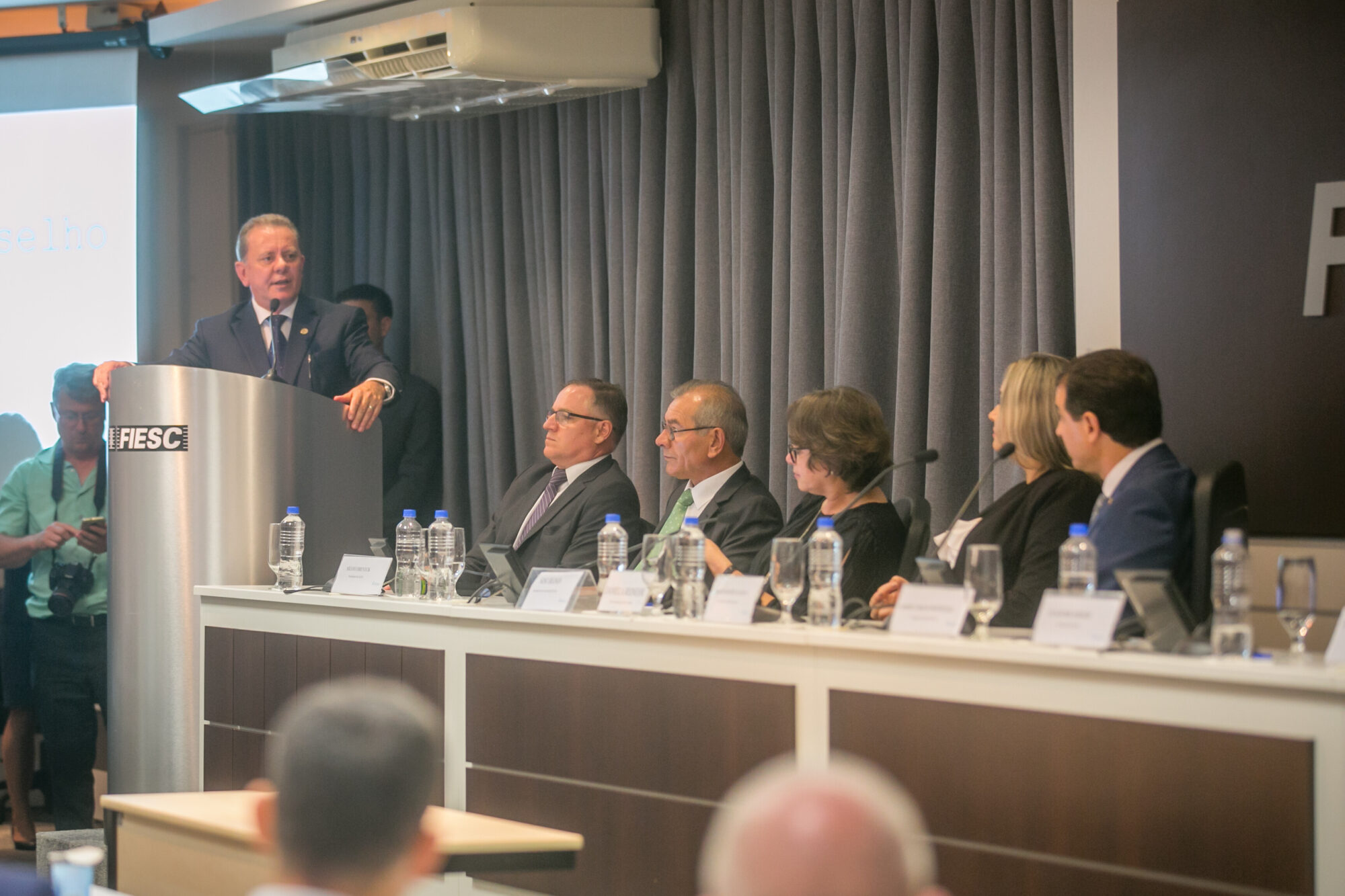Ex-deputado Joares Ponticelli assume a presidência da Fecam