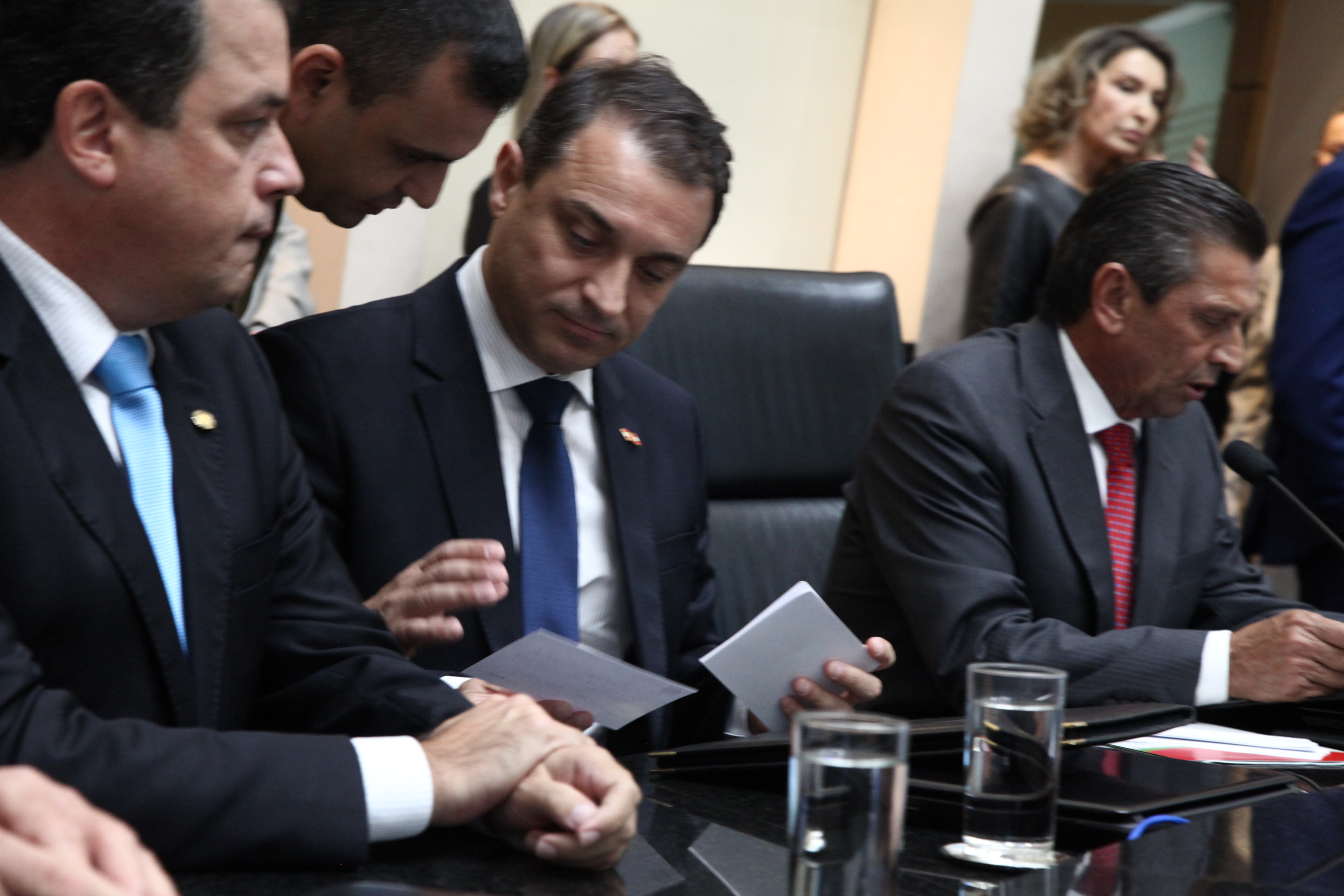 Leitura da Mensagem do Governador aos Deputados Estaduais.