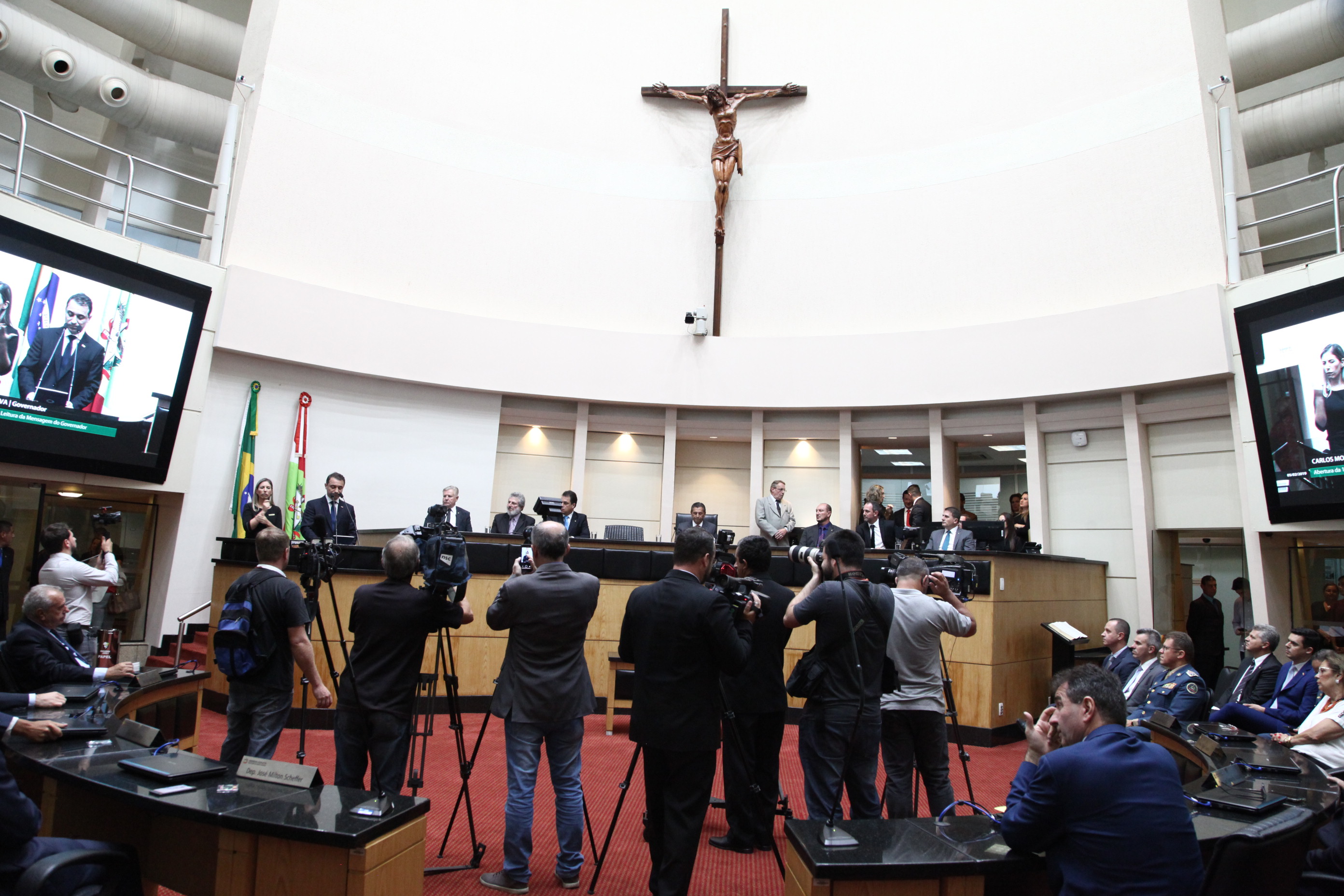 Leitura da Mensagem do Governador aos Deputados Estaduais.