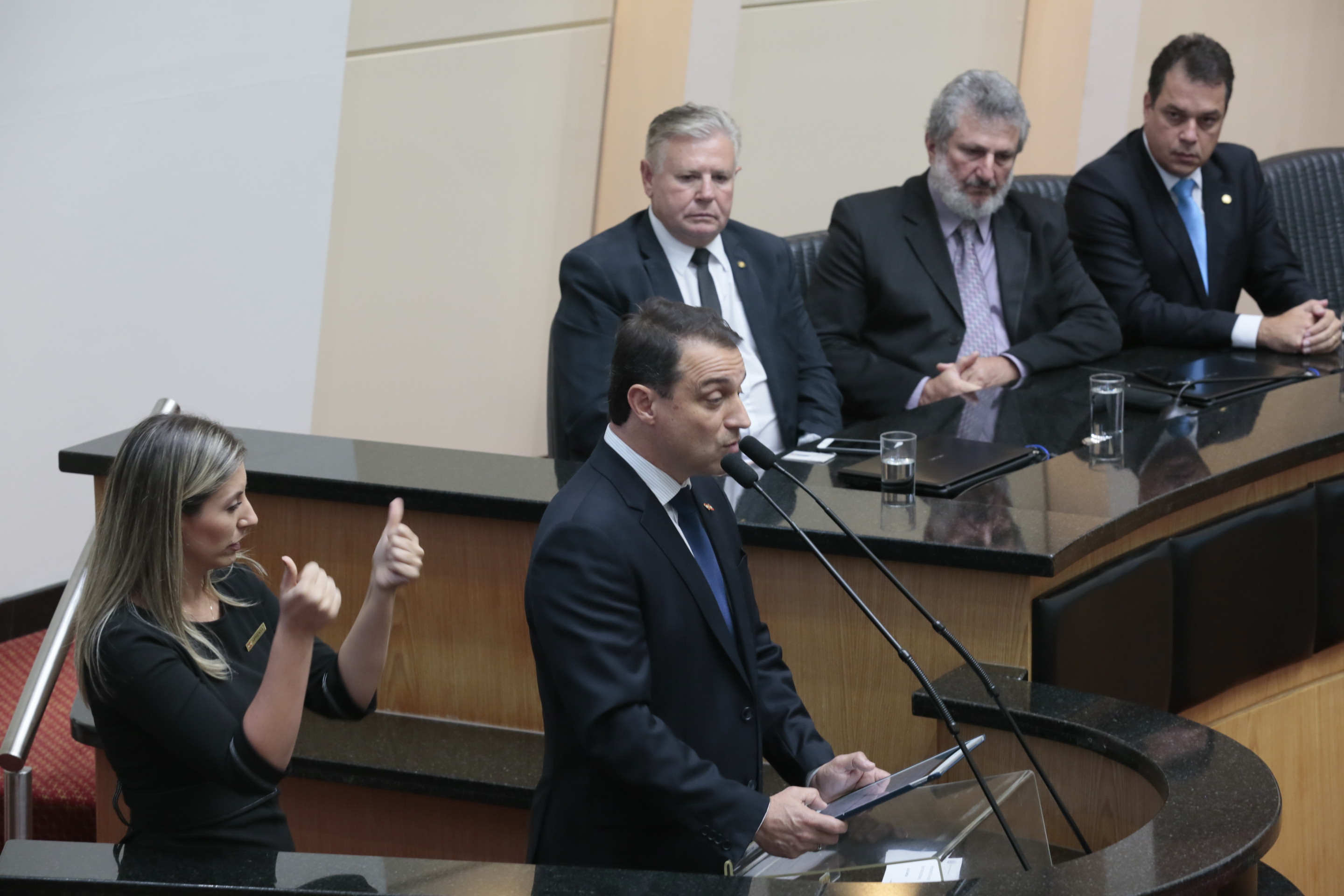 Leitura da Mensagem do Governador aos Deputados Estaduais.