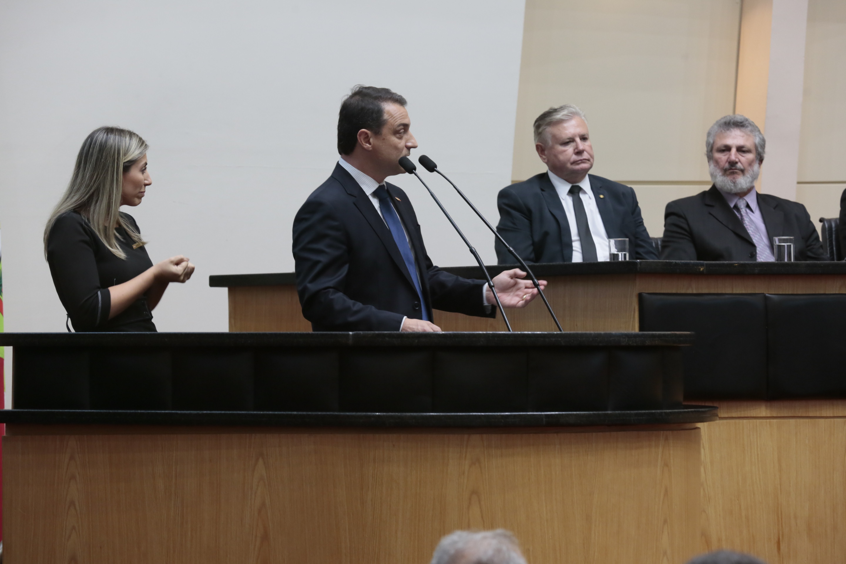 Leitura da Mensagem do Governador aos Deputados Estaduais.