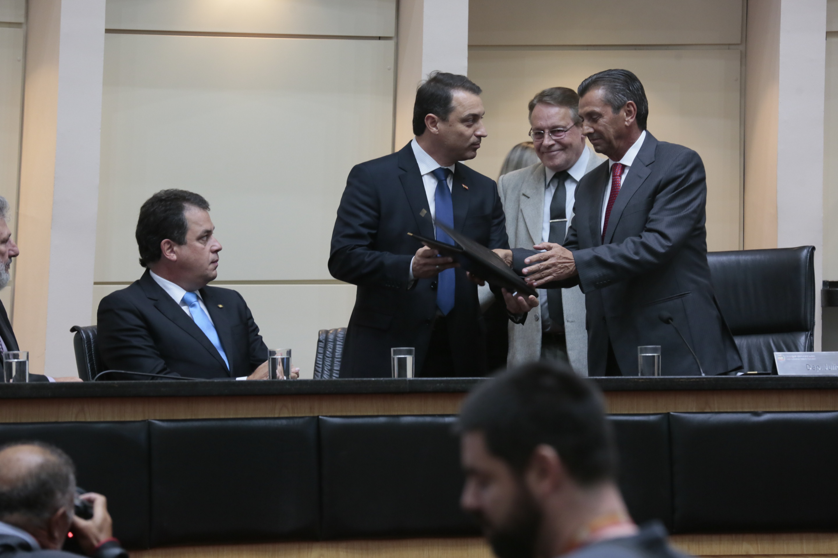 Leitura da Mensagem do Governador aos Deputados Estaduais.