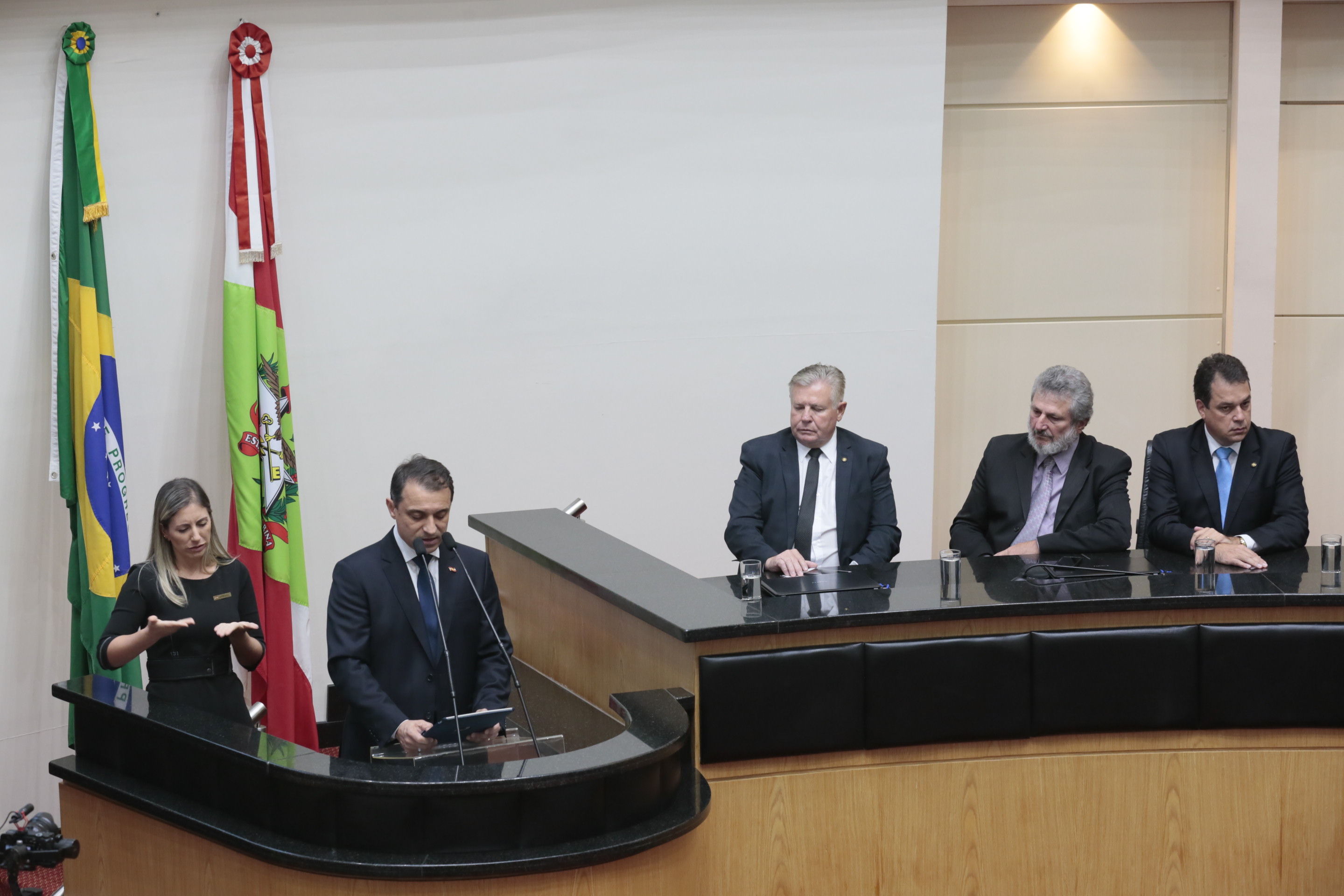 Leitura da Mensagem do Governador aos Deputados Estaduais.