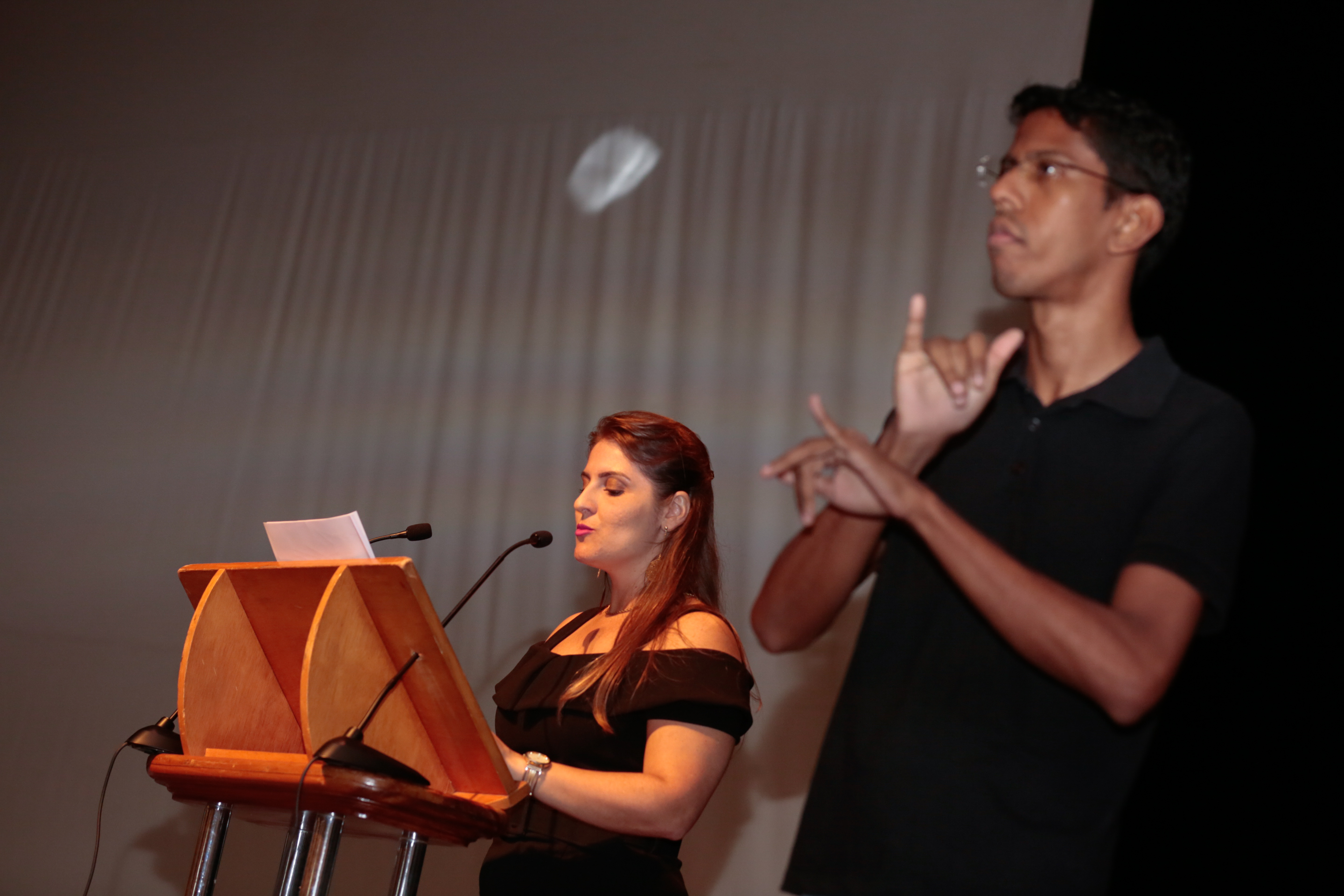 APAES - Feapaes/SC Promove Capacitação com Apaes de todo o Estado no Teatro Pedro Ivo.