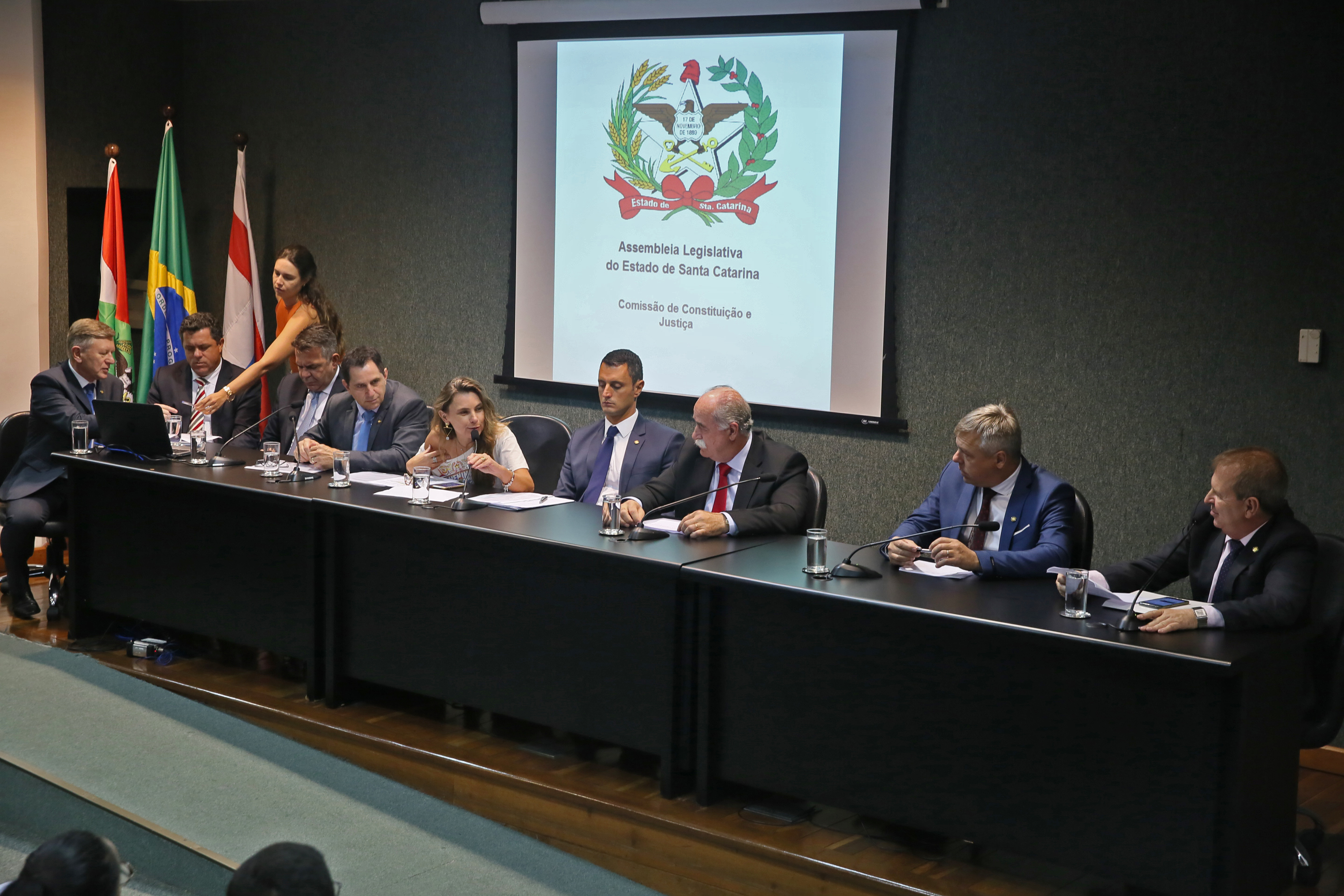 CCJ - Comissão de Constituição e Justiça é Instalada. Deputados Romildo Titon (MDB) e Milton Hobus (PSD) são eleitos presidente e vice da Comissão.