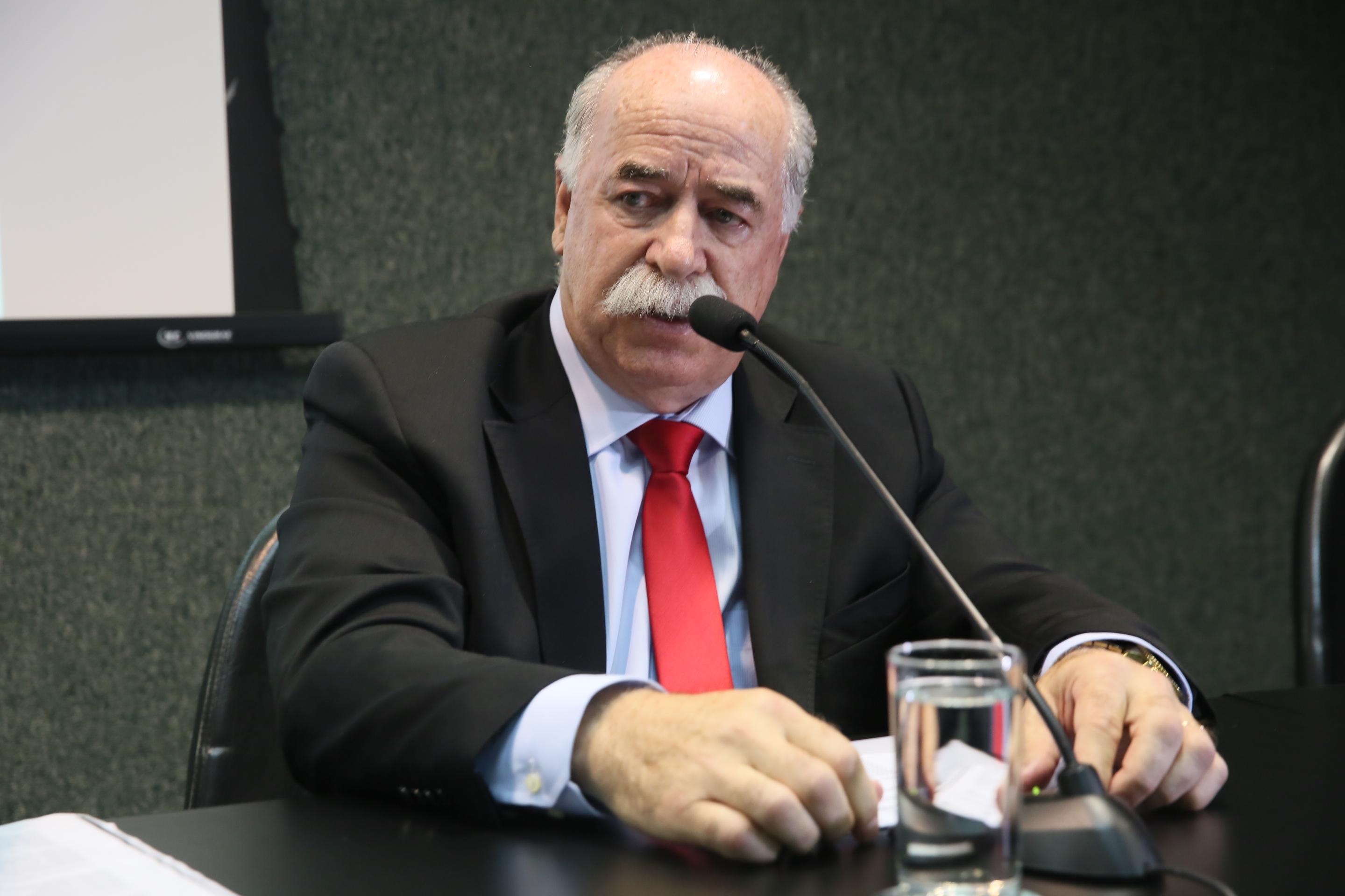 CCJ - Comissão de Constituição e Justiça é Instalada. Deputados Romildo Titon (MDB) e Milton Hobus (PSD) são eleitos presidente e vice da Comissão.