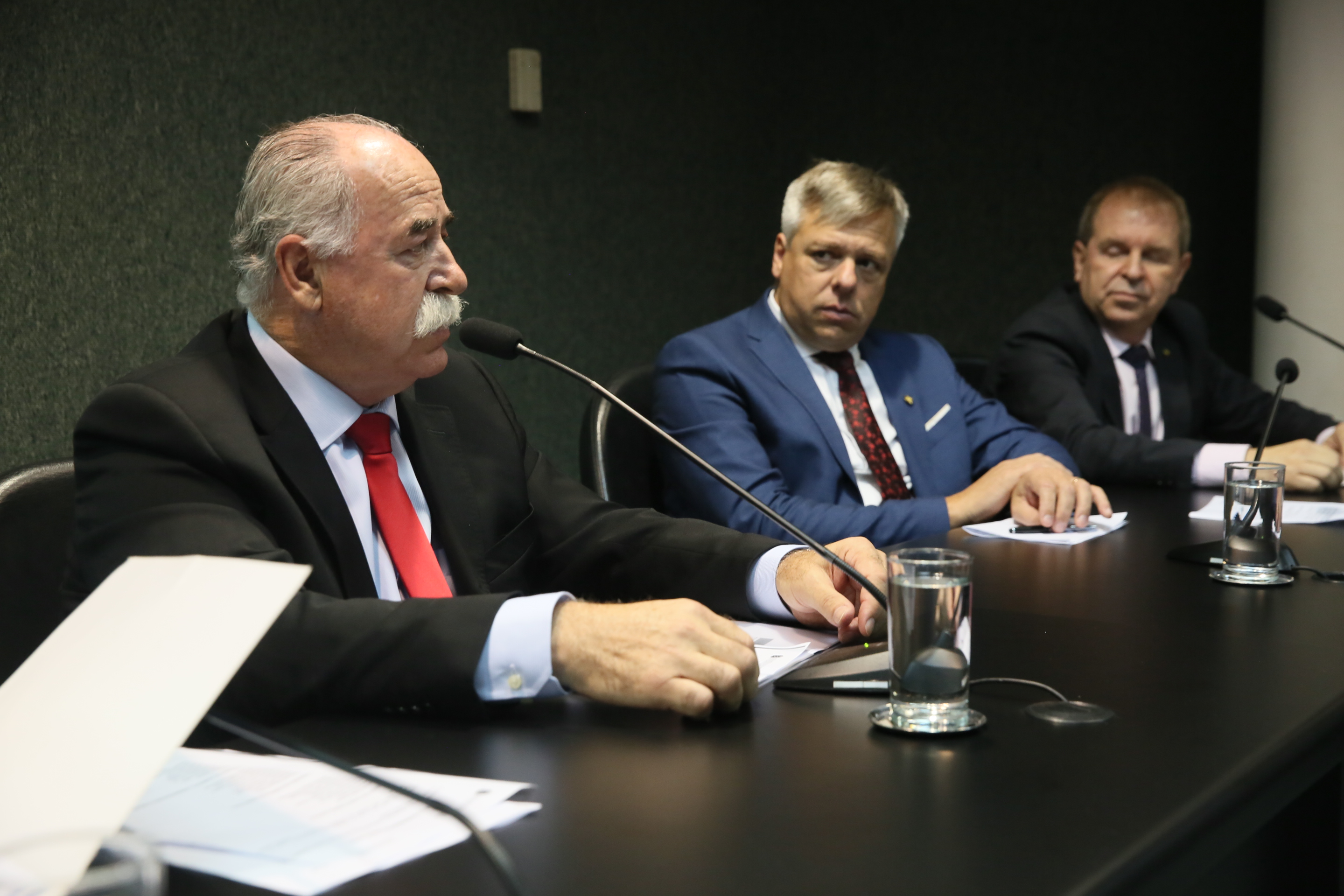CCJ - Comissão de Constituição e Justiça é Instalada. Deputados Romildo Titon (MDB) e Milton Hobus (PSD) são eleitos presidente e vice da Comissão.