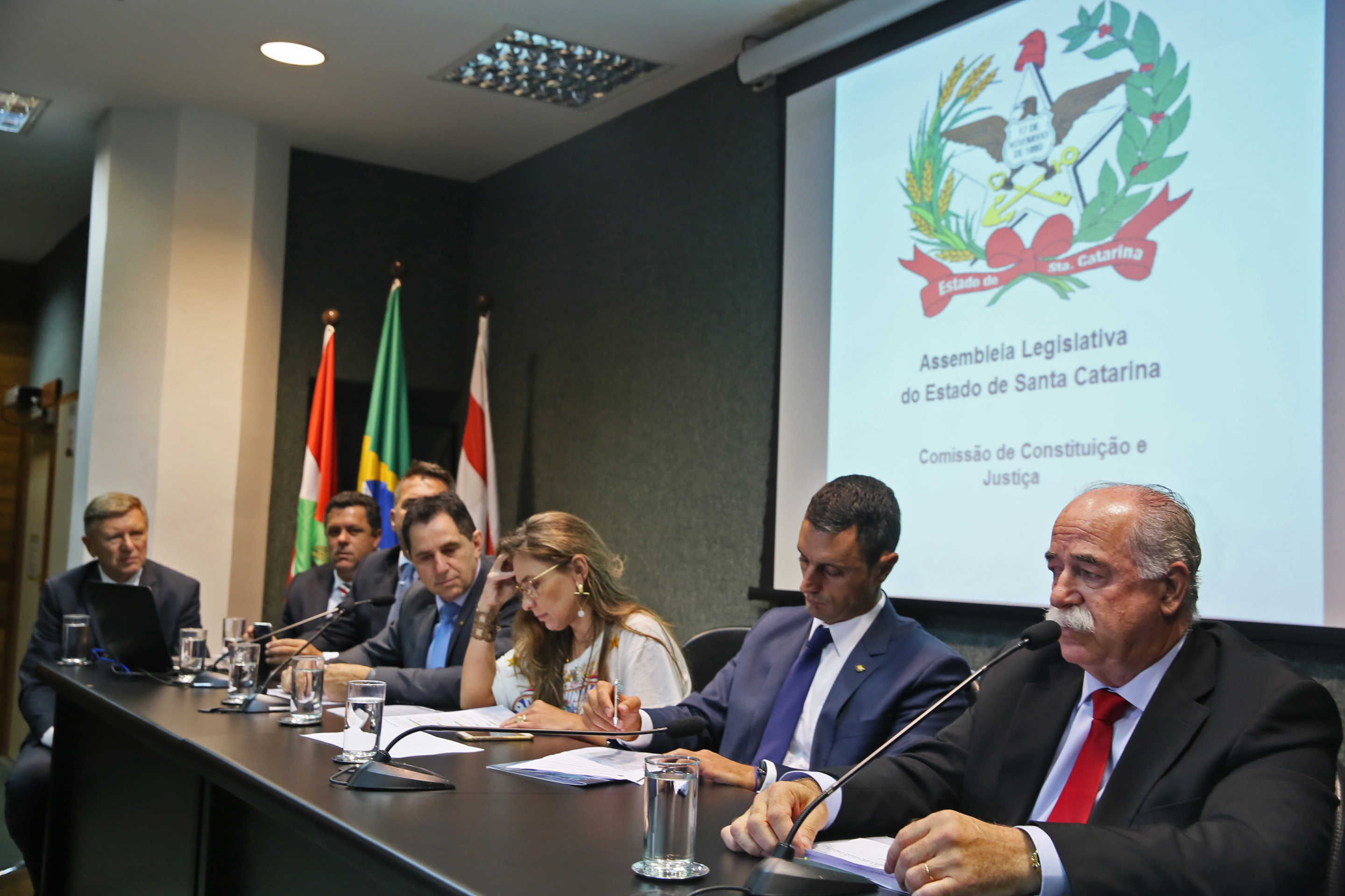 CCJ - Comissão de Constituição e Justiça é Instalada. Deputados Romildo Titon (MDB) e Milton Hobus (PSD) são eleitos presidente e vice da Comissão.