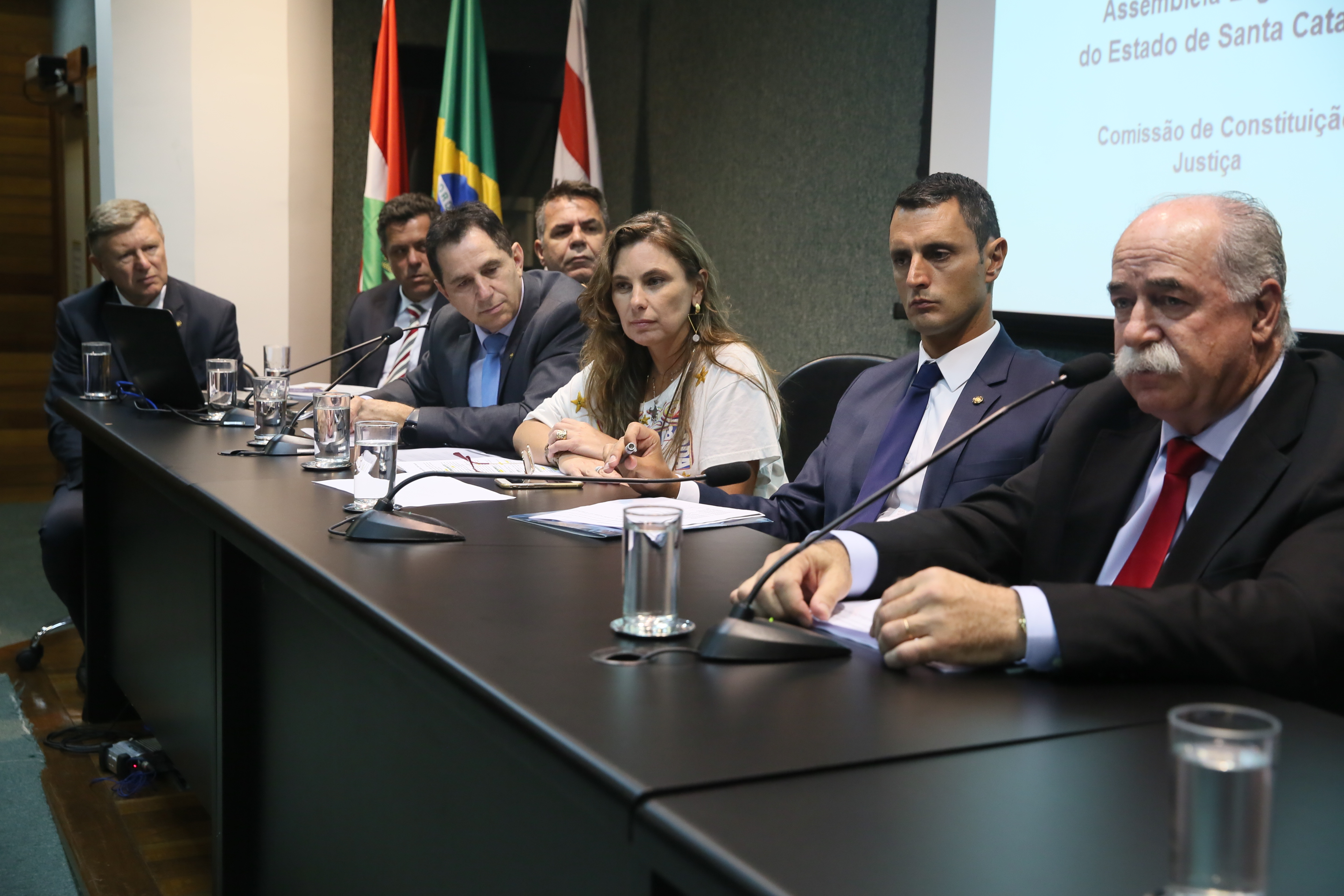 CCJ - Comissão de Constituição e Justiça é Instalada. Deputados Romildo Titon (MDB) e Milton Hobus (PSD) são eleitos presidente e vice da Comissão.