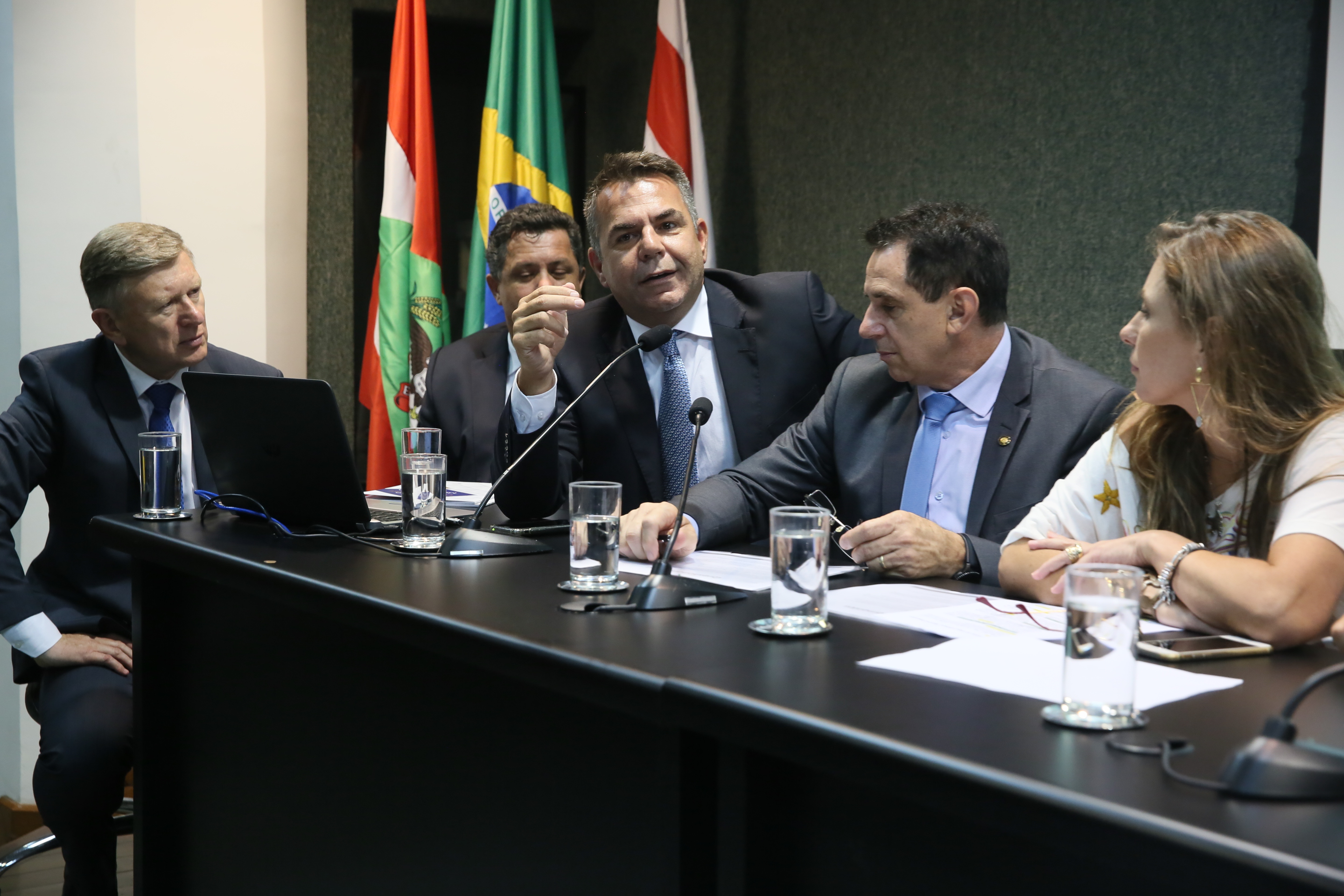 CCJ - Comissão de Constituição e Justiça é Instalada. Deputados Romildo Titon (MDB) e Milton Hobus (PSD) são eleitos presidente e vice da Comissão.