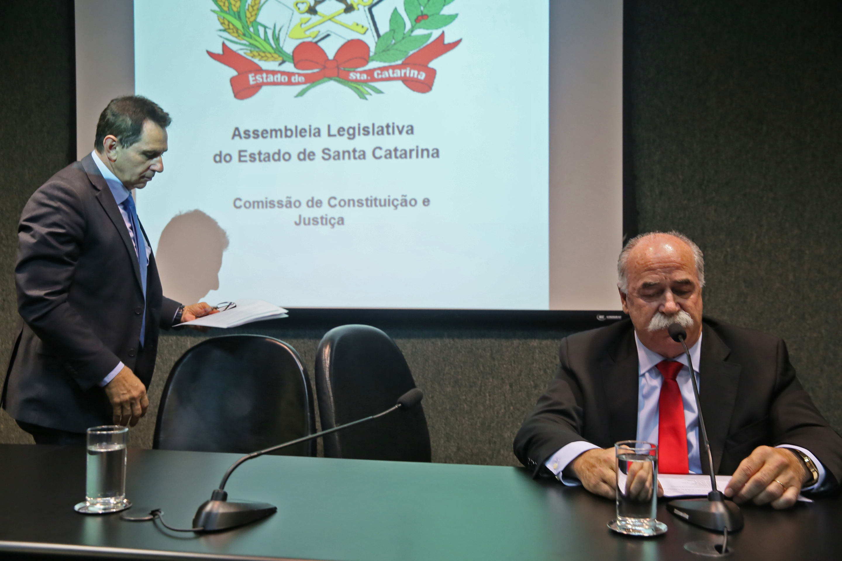 CCJ - Comissão de Constituição e Justiça é Instalada. Deputados Romildo Titon (MDB) e Milton Hobus (PSD) são eleitos presidente e vice da Comissão.
