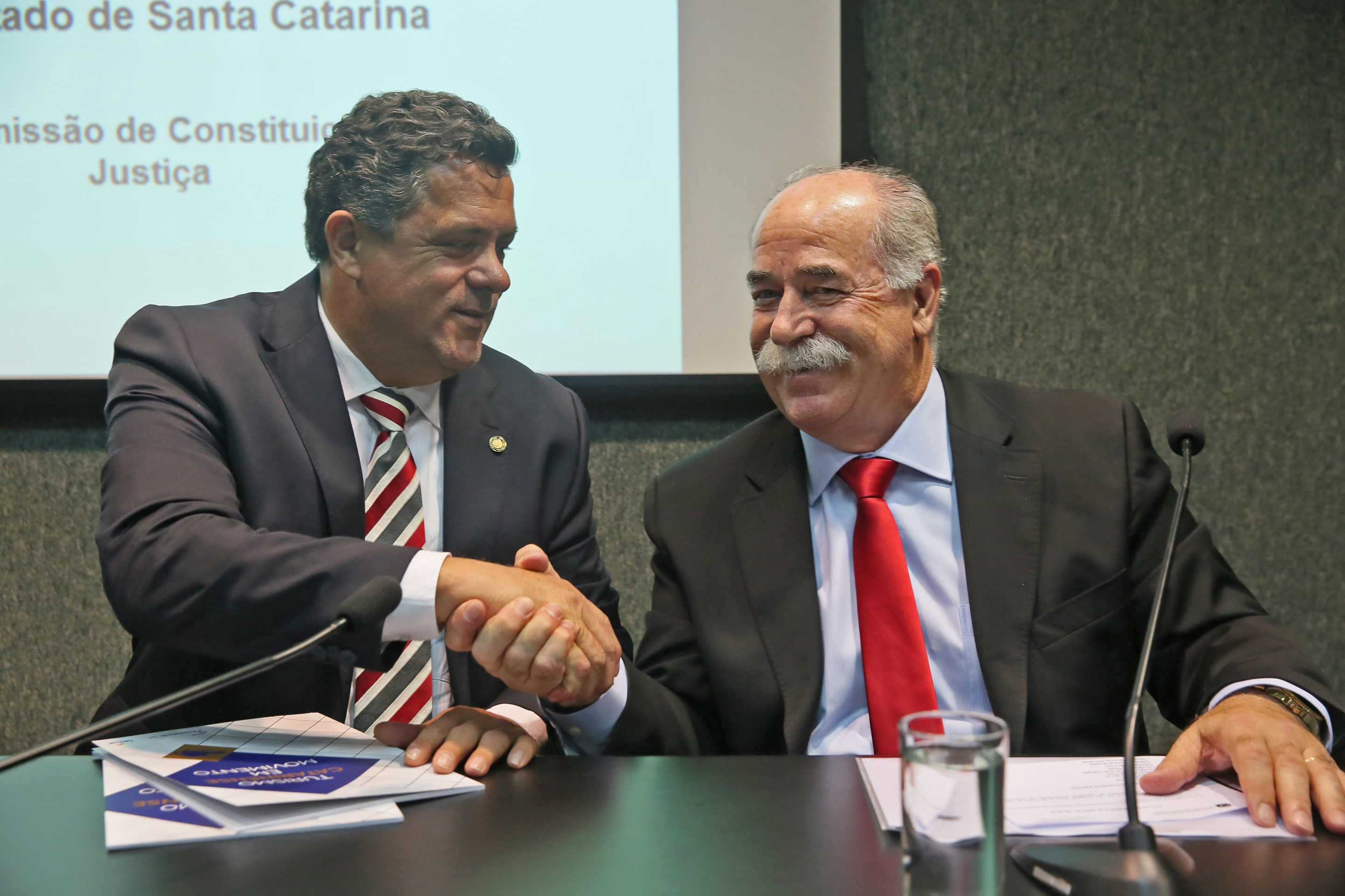 CCJ - Comissão de Constituição e Justiça é Instalada. Deputados Romildo Titon (MDB) e Milton Hobus (PSD) são eleitos presidente e vice da Comissão.