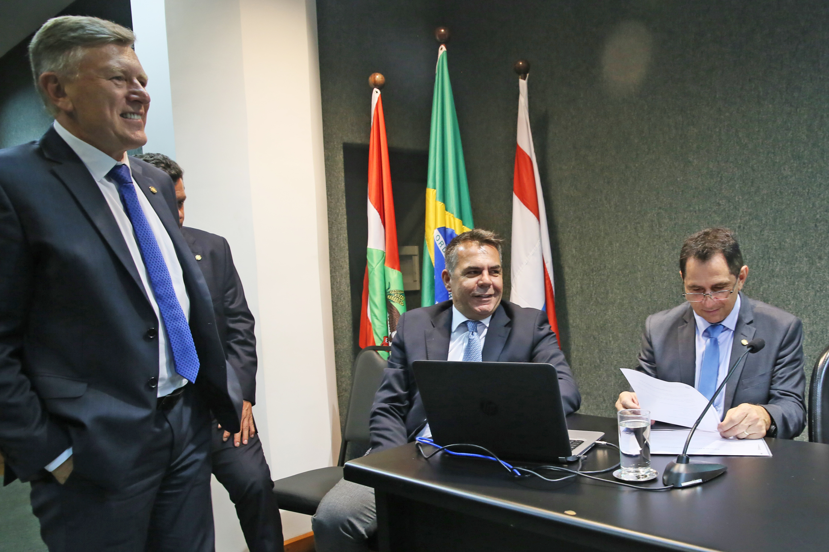 CCJ - Comissão de Constituição e Justiça é Instalada. Deputados Romildo Titon (MDB) e Milton Hobus (PSD) são eleitos presidente e vice da Comissão.