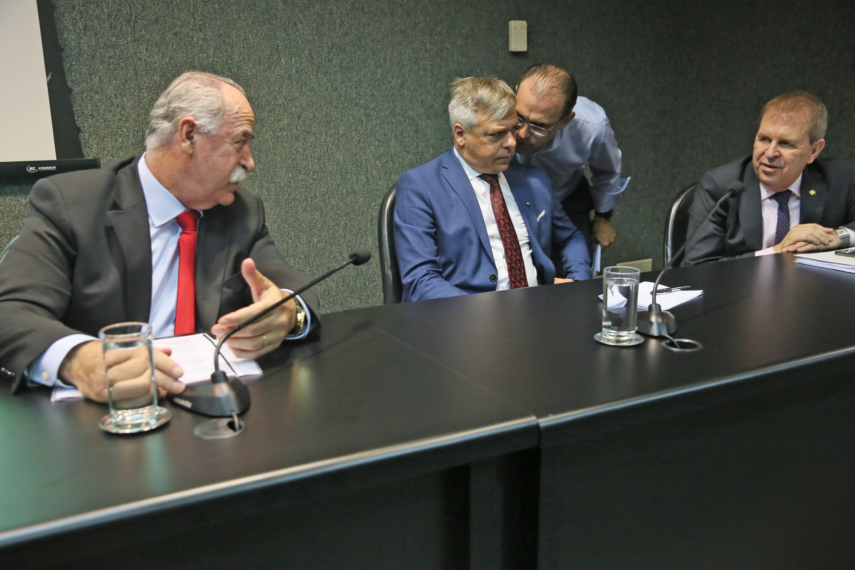 CCJ - Comissão de Constituição e Justiça é Instalada. Deputados Romildo Titon (MDB) e Milton Hobus (PSD) são eleitos presidente e vice da Comissão.
