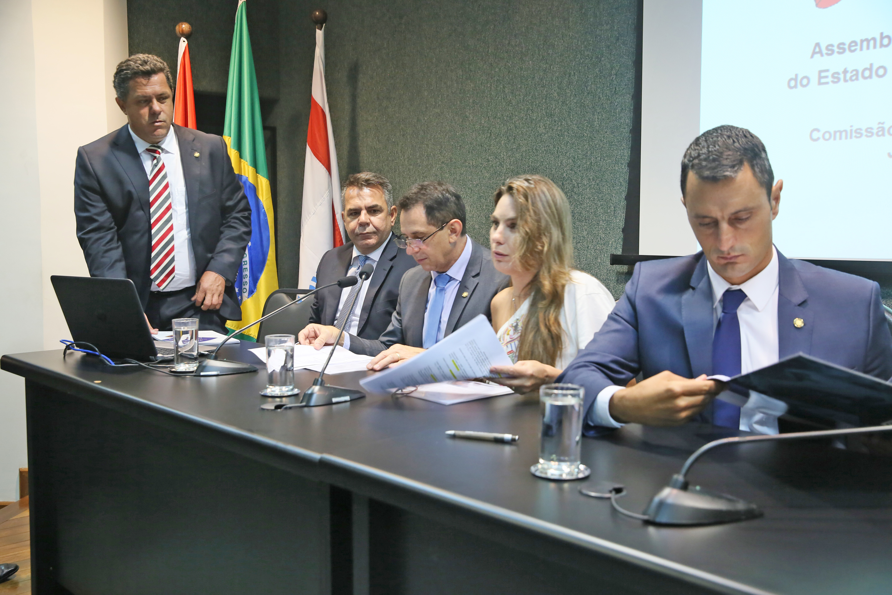 CCJ - Comissão de Constituição e Justiça é Instalada. Deputados Romildo Titon (MDB) e Milton Hobus (PSD) são eleitos presidente e vice da Comissão.
