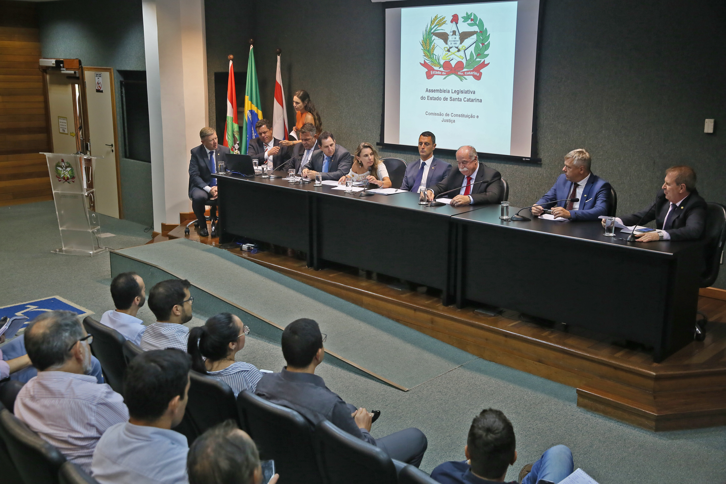 CCJ - Comissão de Constituição e Justiça é Instalada. Deputados Romildo Titon (MDB) e Milton Hobus (PSD) são eleitos presidente e vice da Comissão.