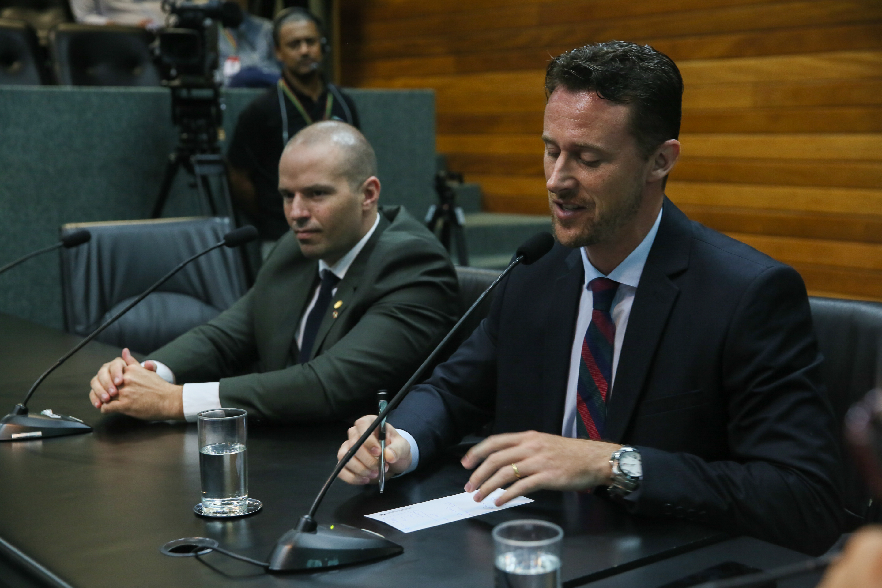 Comissão de Defesa dos Direitos da Pessoa com Deficiência é instalada. Deputados Vicente Caropreso (PSDB) e José Milton (PP) são eleitos presidente e vice da comissão.