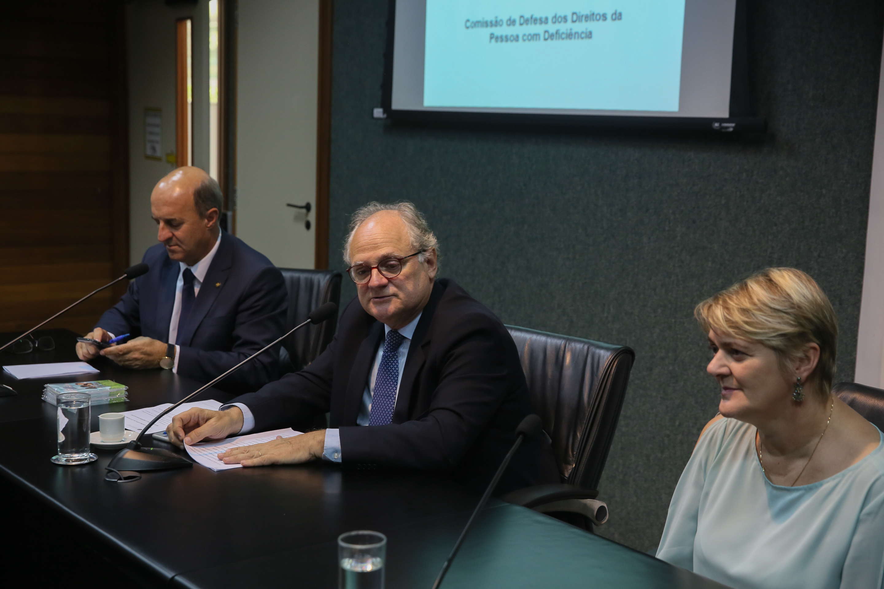 Comissão de Defesa dos Direitos da Pessoa com Deficiência é instalada. Deputados Vicente Caropreso (PSDB) e José Milton (PP) são eleitos presidente e vice da comissão.