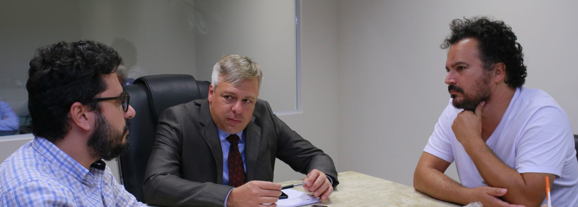 Representantes do Sinjusc compartilham com Fabiano da Luz agenda dos 30 anos