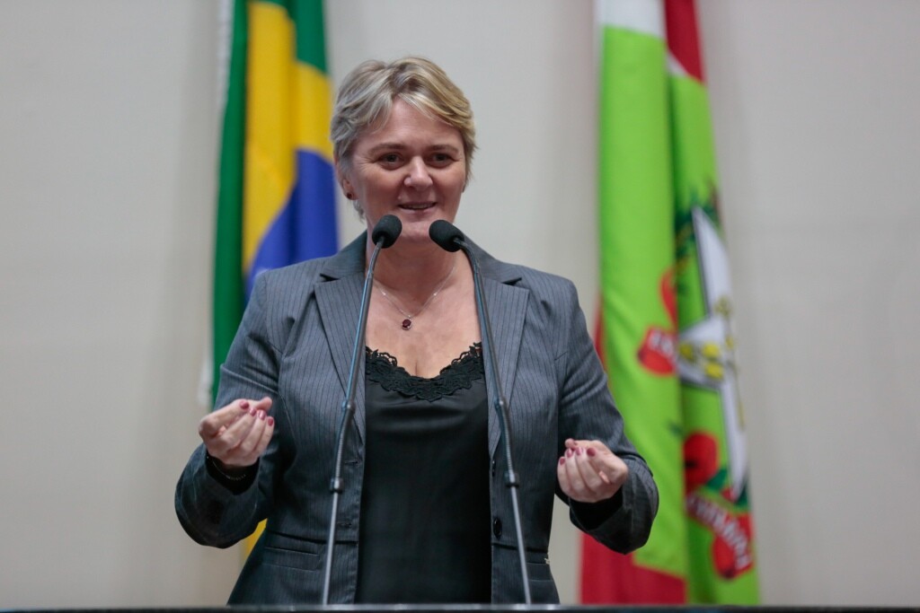 Luciane: “Como princípio fundamental, quero defender os catarinenses”
