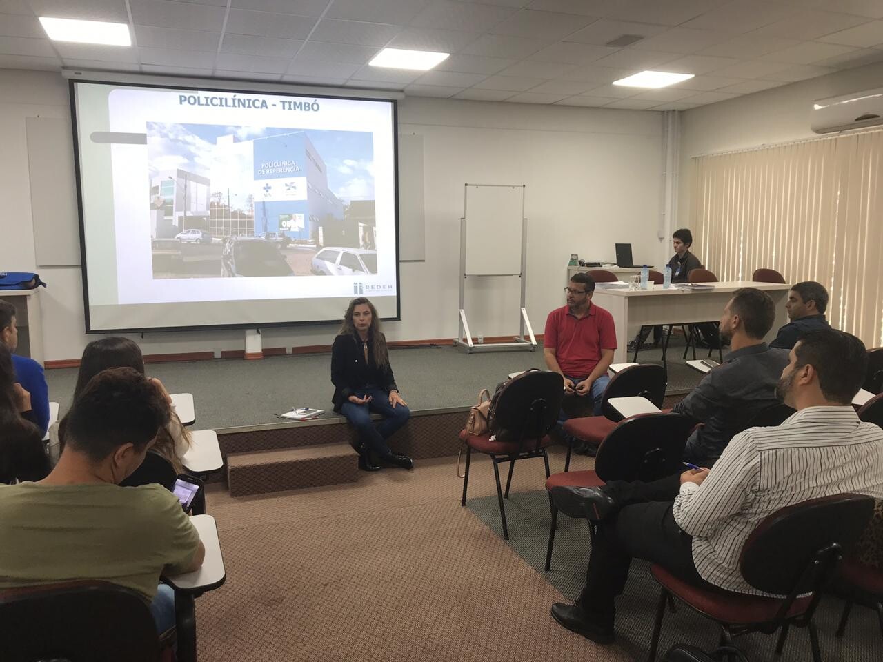 Deputada Paulinha em visita a hospital em Timbó FOTO: Raul Ricardo Reinhardt Filho