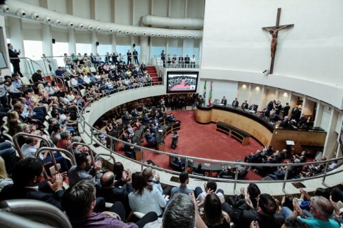 Deputados eleitos para o mandato 2019-2023 são oficialmente empossados
