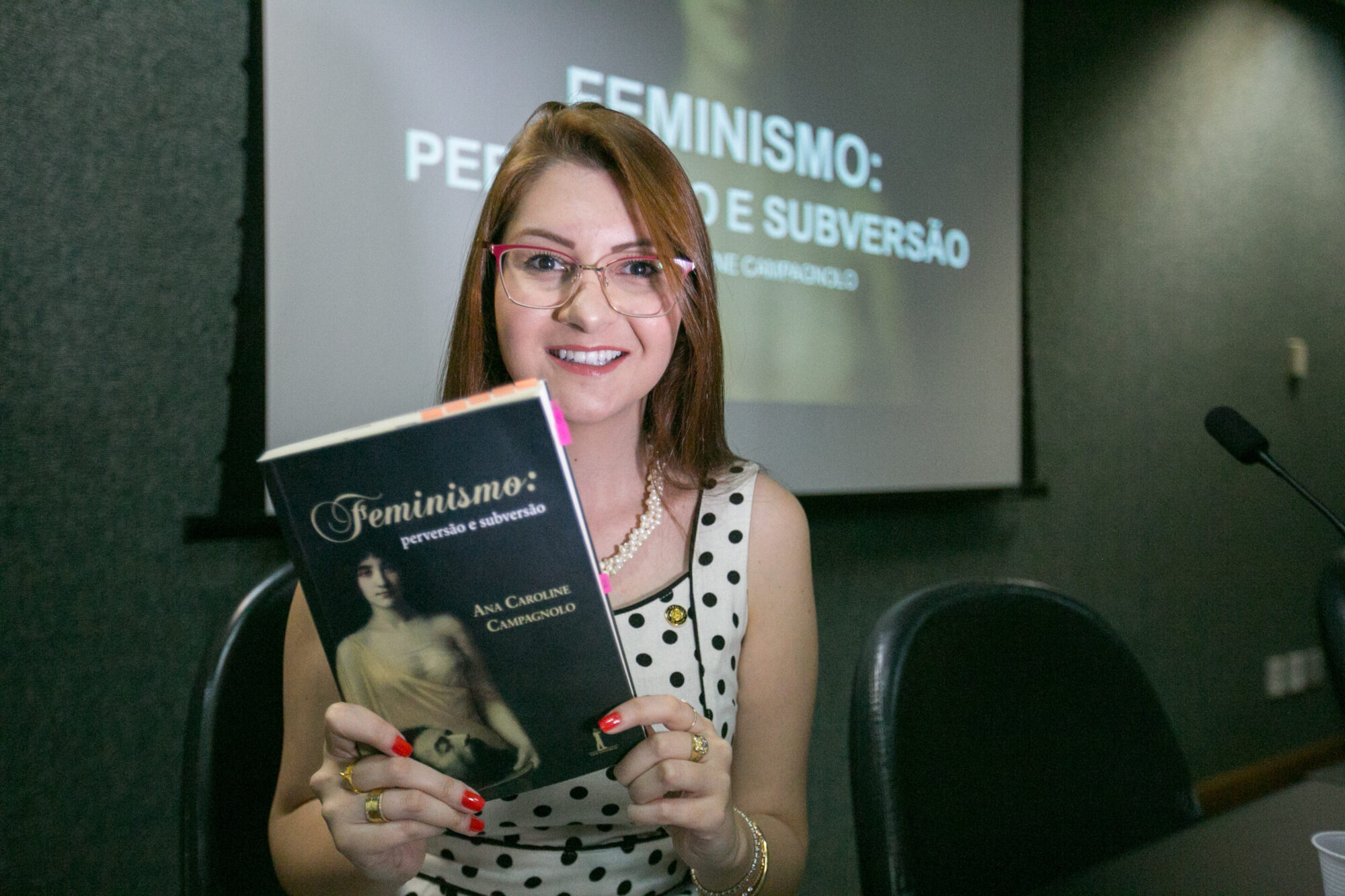 Em livro, deputada Ana Campagnolo apresenta contraponto ao feminismo