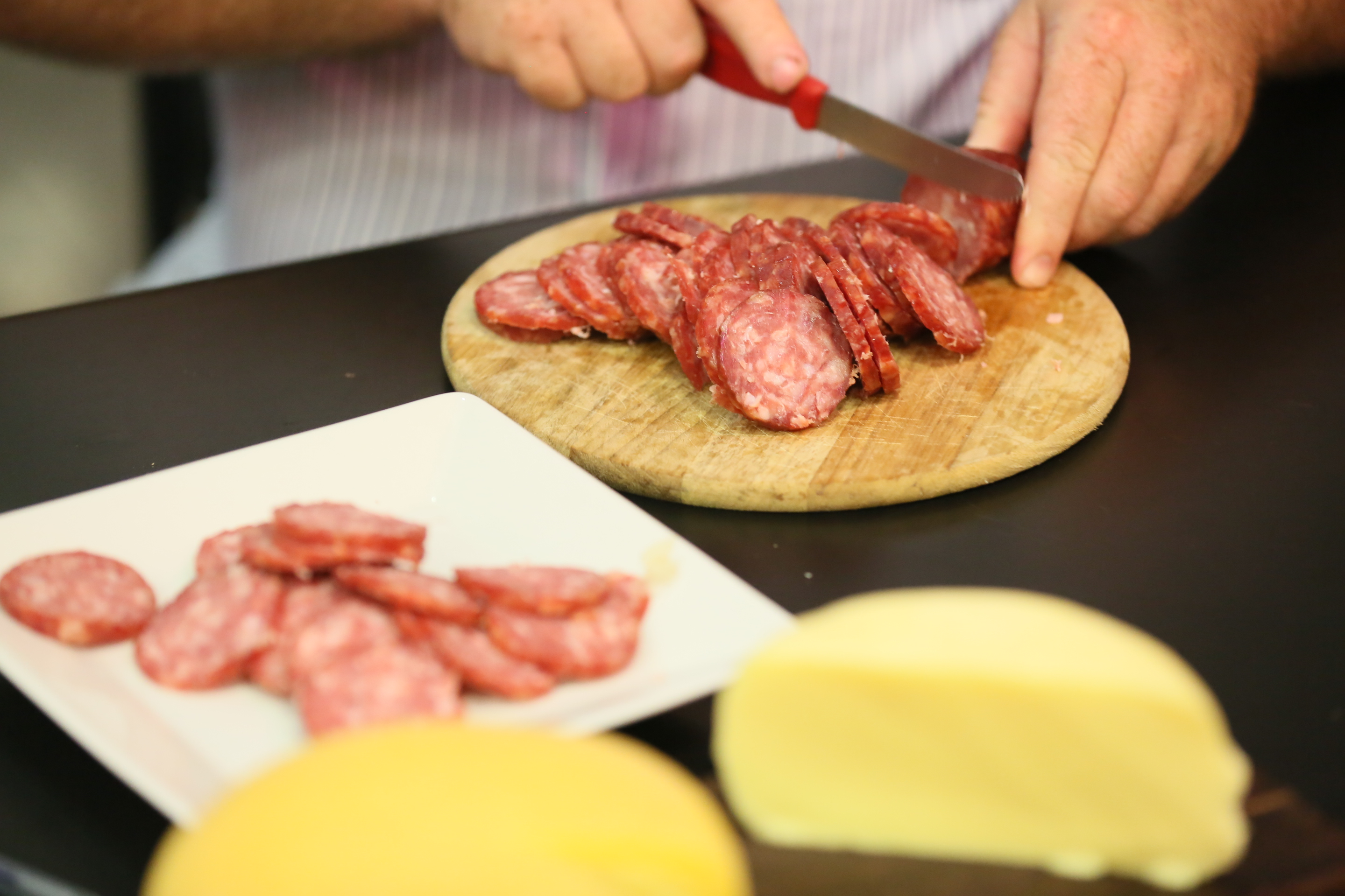 Autoridades Expõem Produtos da Agricultura Familiar do Município Serrano.