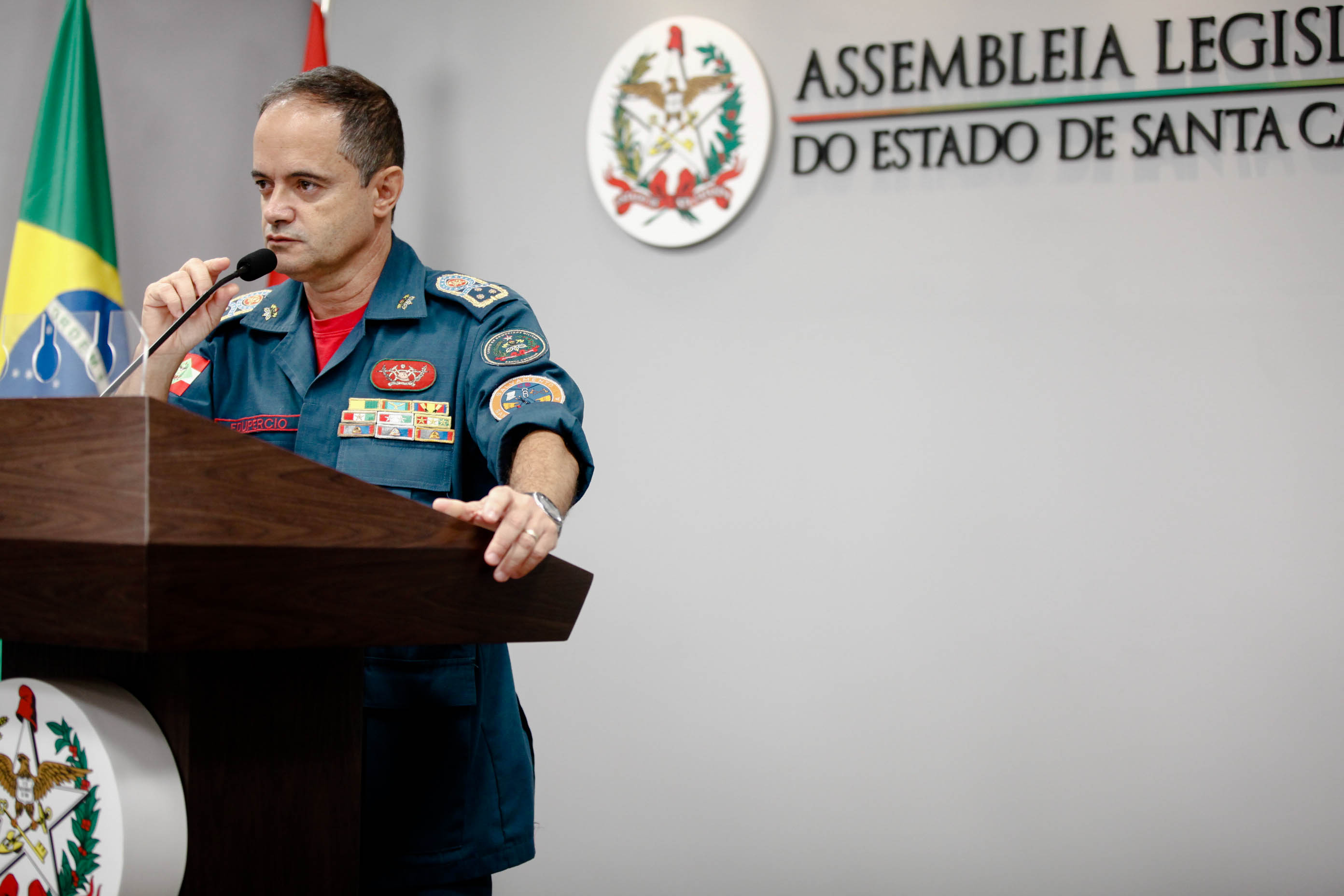 Bombeiros catarinenses que atuaram em Brumadinho são homenageados na Alesc.