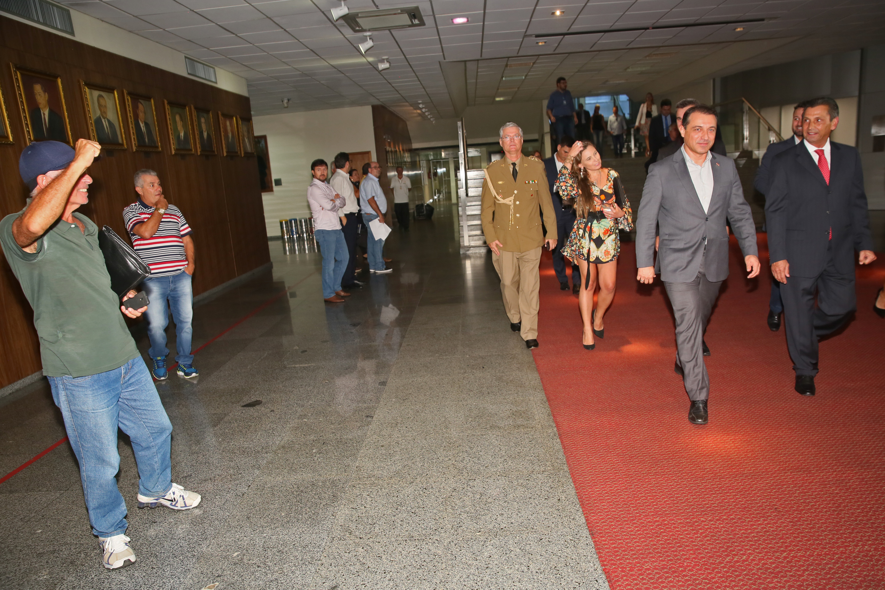 REFORMA ADMINISTRATIVA – Presidente Julio Garcia Recebe das Mãos do Governador o Projeto da Reforma
