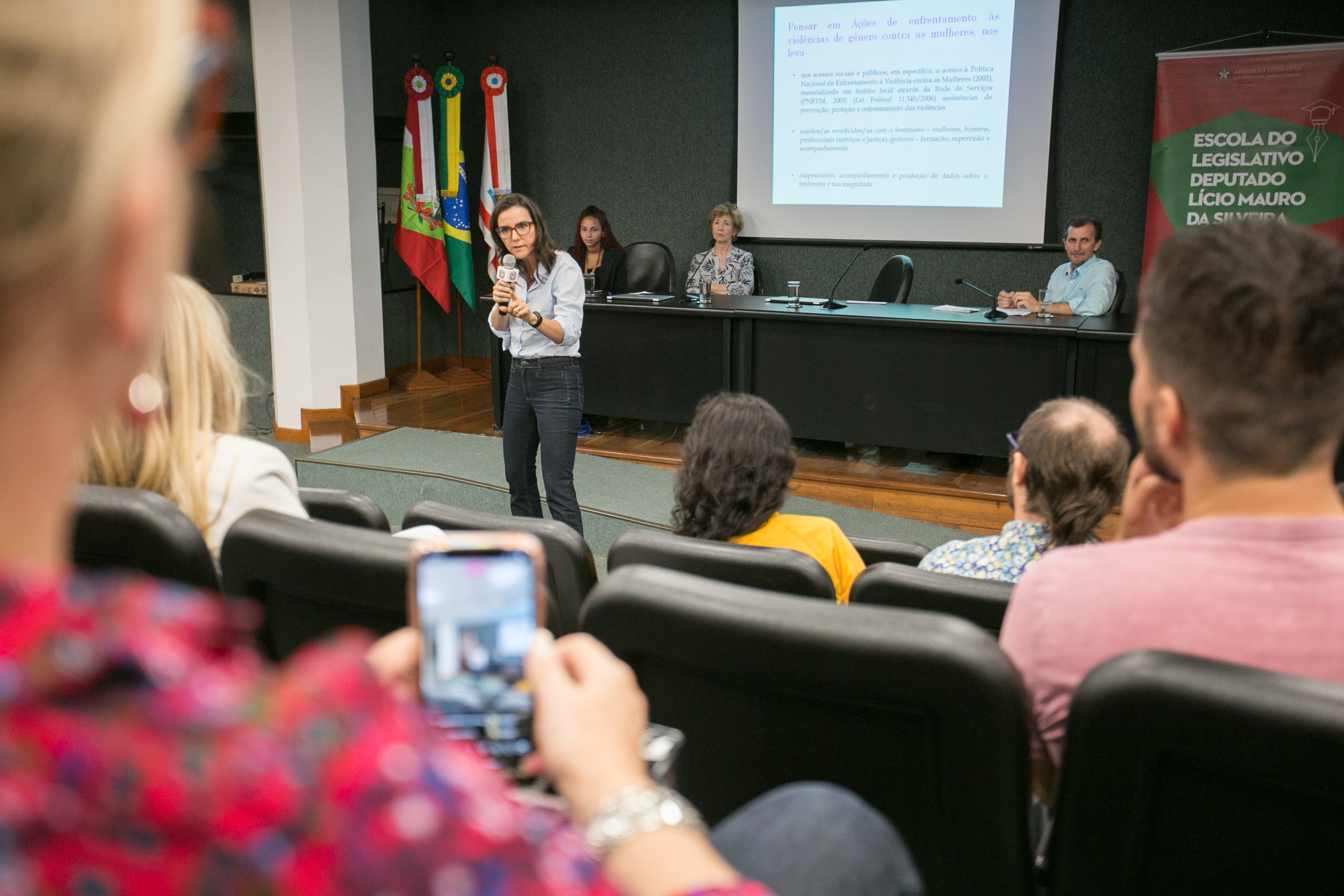 PALESTRA - Ações de enfrentamento à violência de gênero