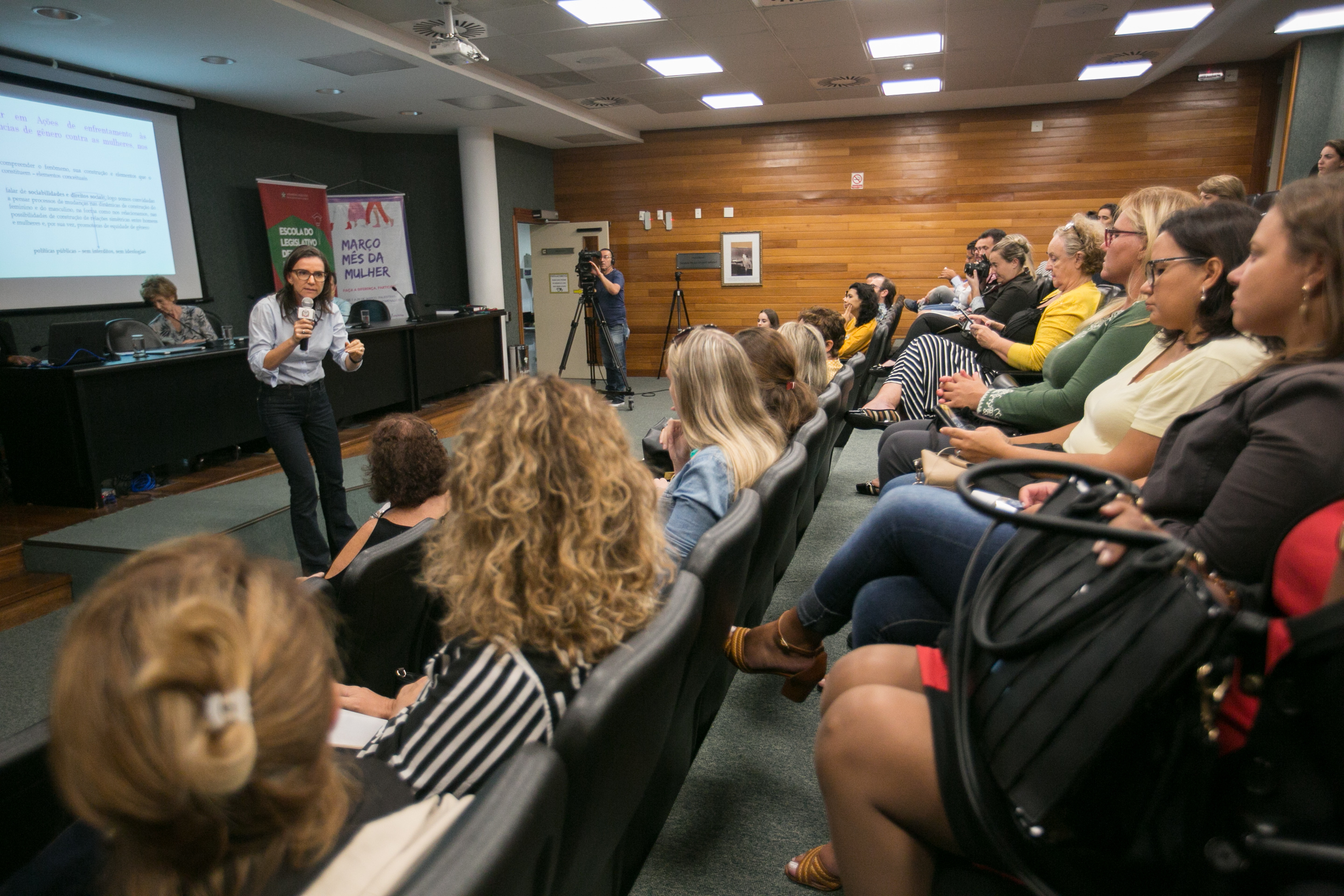 PALESTRA - Ações de enfrentamento à violência de gênero