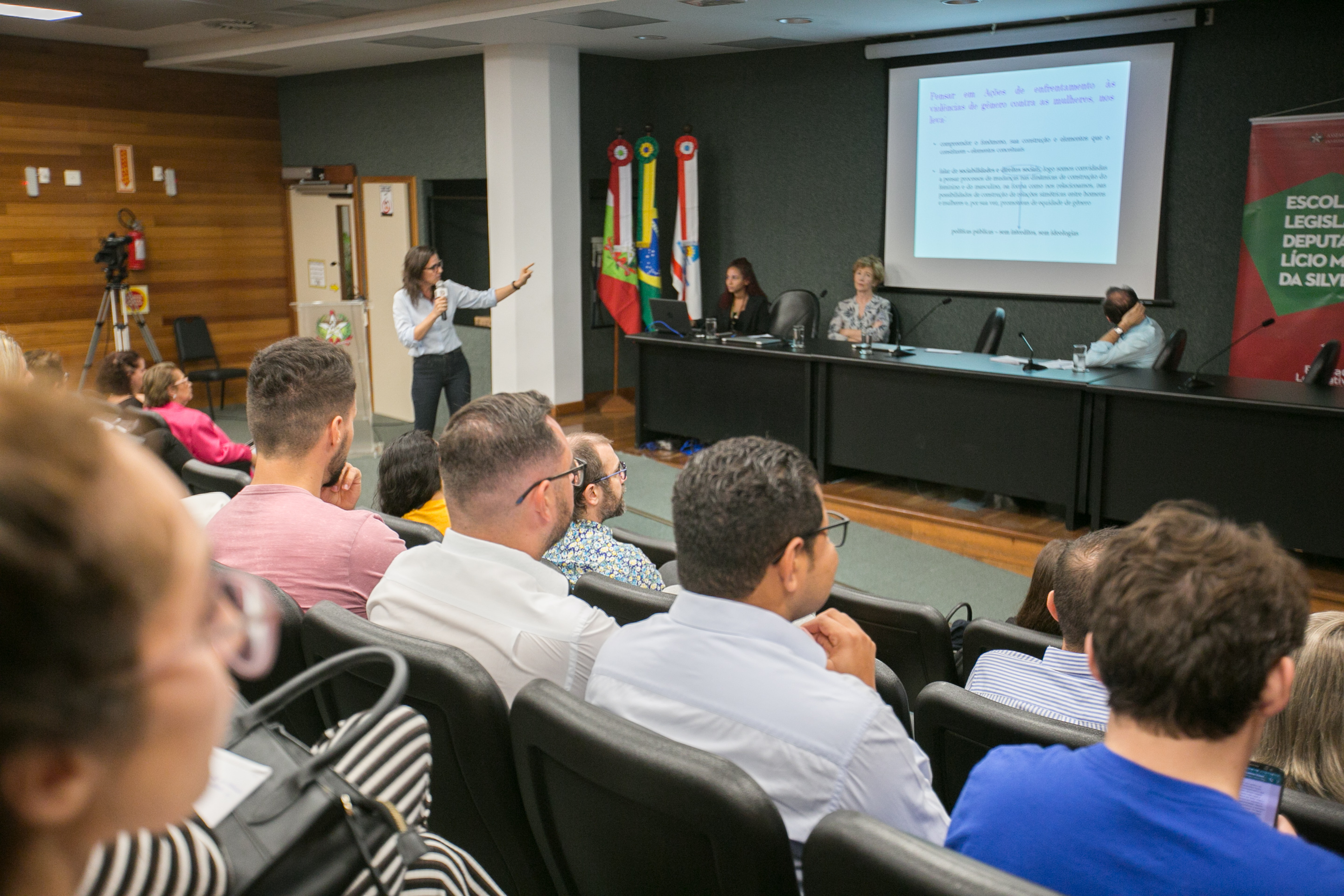 PALESTRA - Ações de enfrentamento à violência de gênero