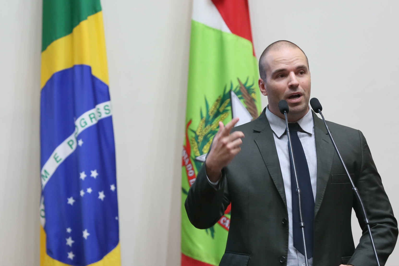Deputado Jesse Lopes Homenageia as Policiais Militares que Trabalham na Alesc.