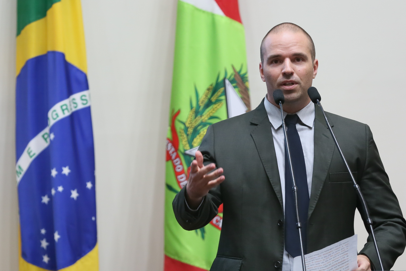 Deputado Jesse Lopes Homenageia as Policiais Militares que Trabalham na Alesc.