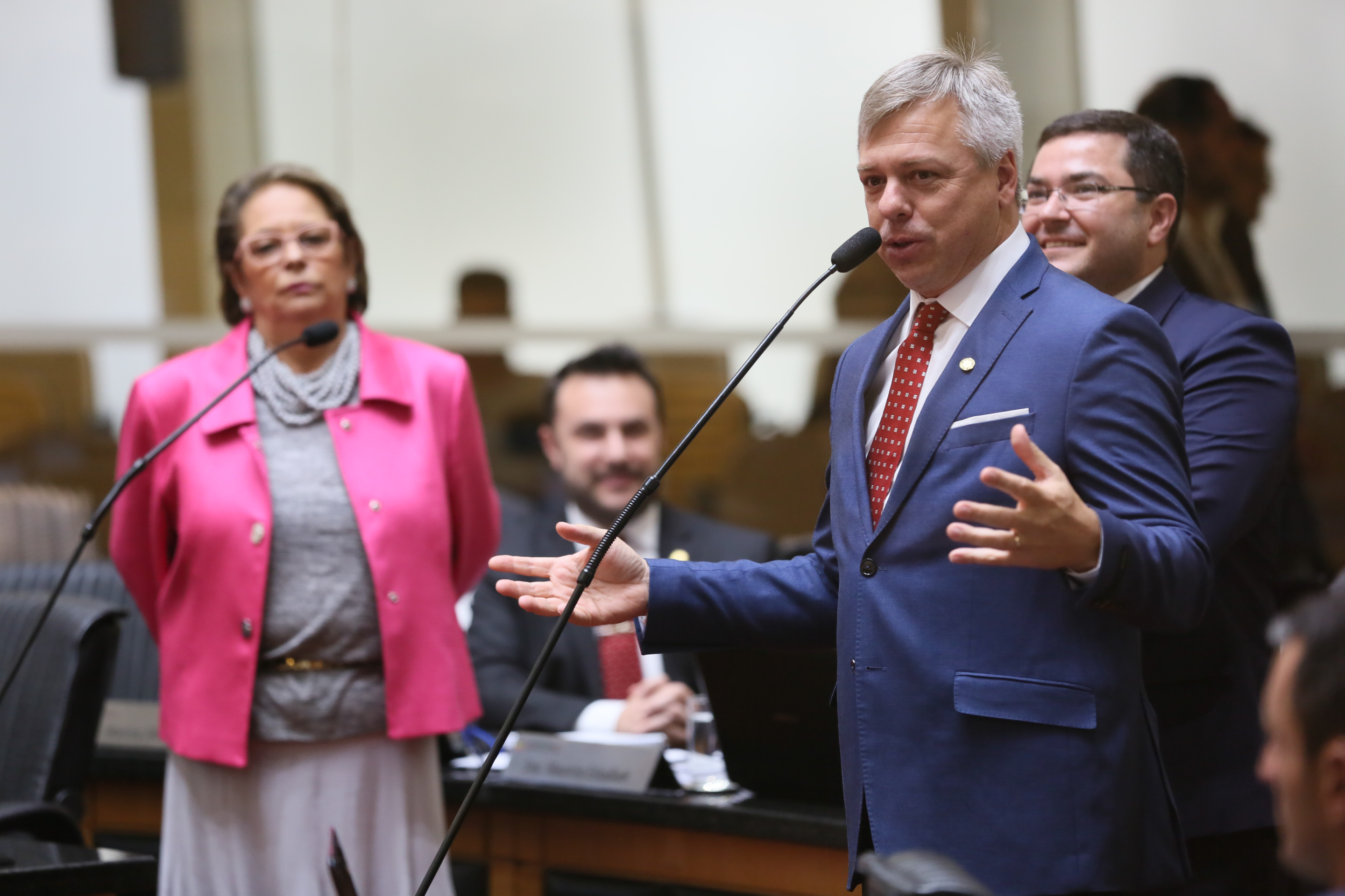 Deputado Jesse Lopes Homenageia as Policiais Militares que Trabalham na Alesc.