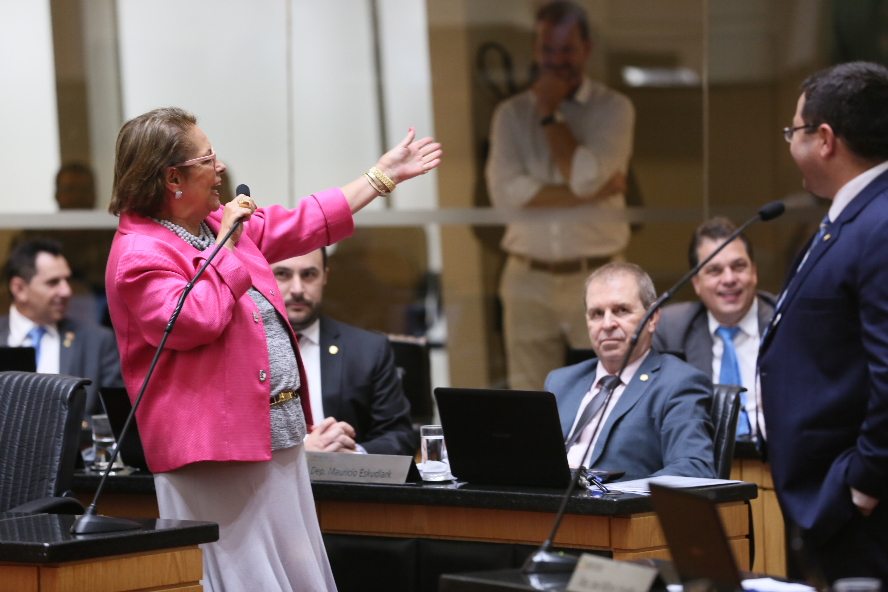 Deputado Jesse Lopes Homenageia as Policiais Militares que Trabalham na Alesc.